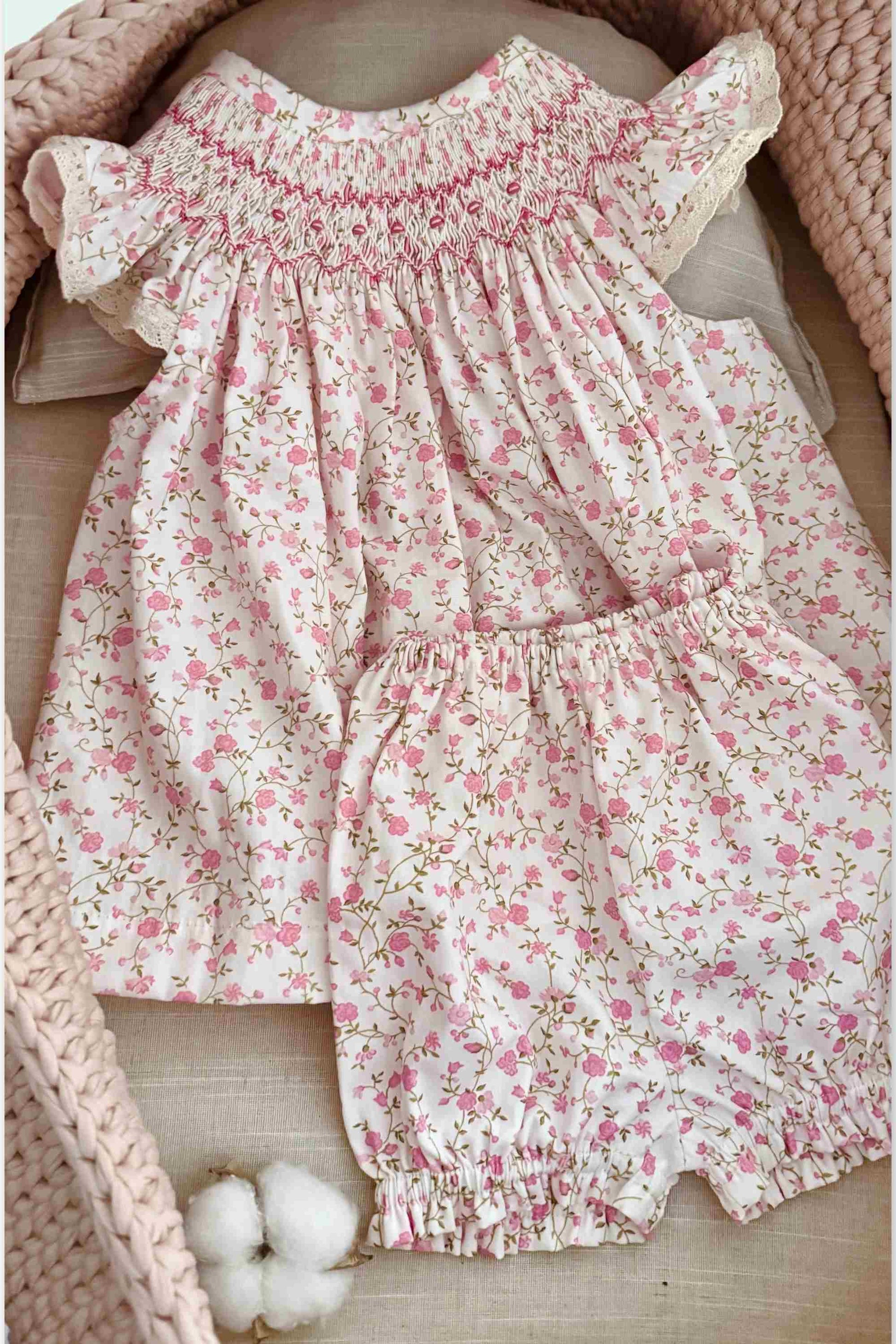 Vestido Russinho Casinha de Abelha e Estampa Floral - Bata e Shorts