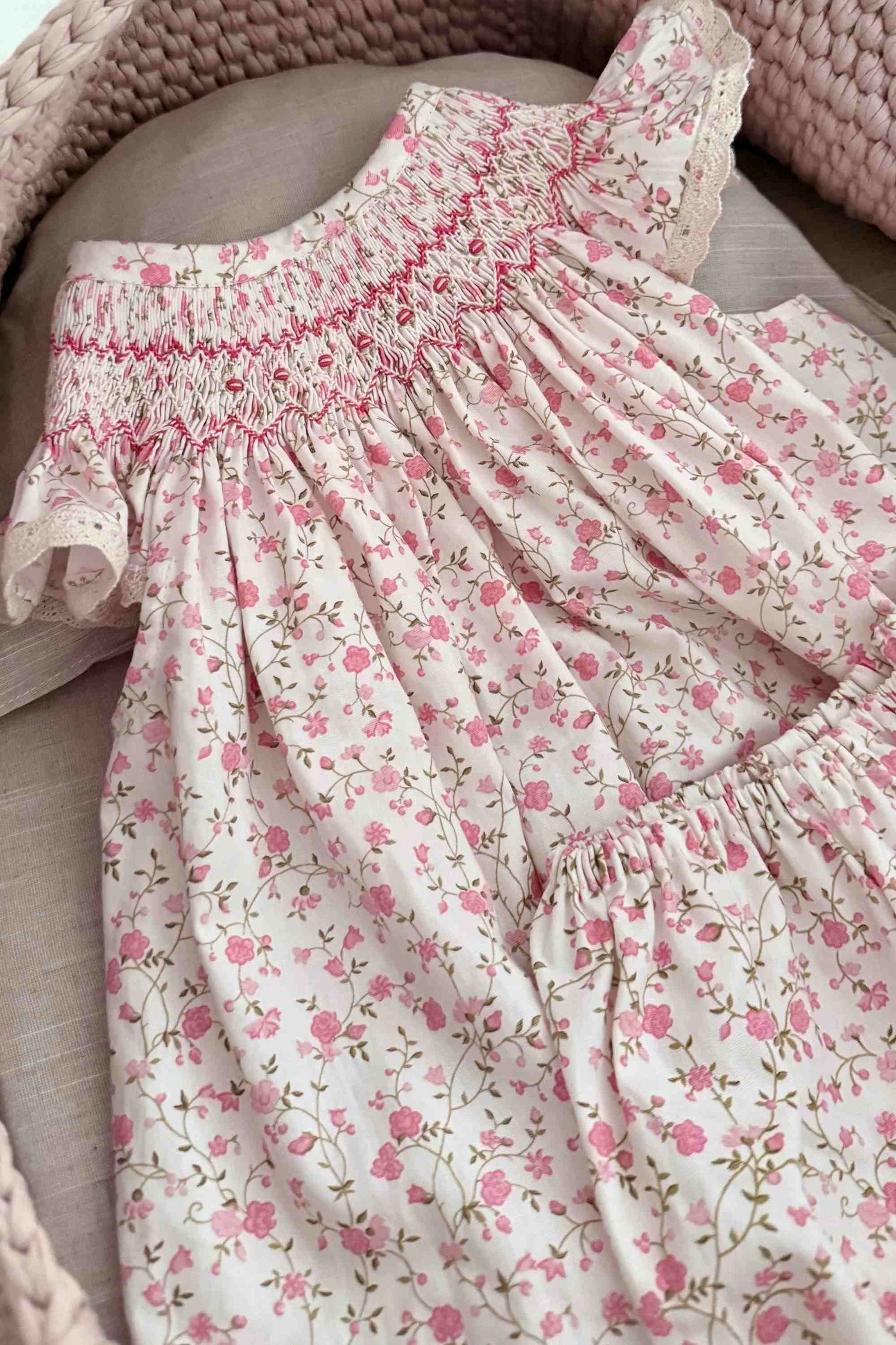 Vestido Russinho Casinha de Abelha e Estampa Floral - Bata e Shorts