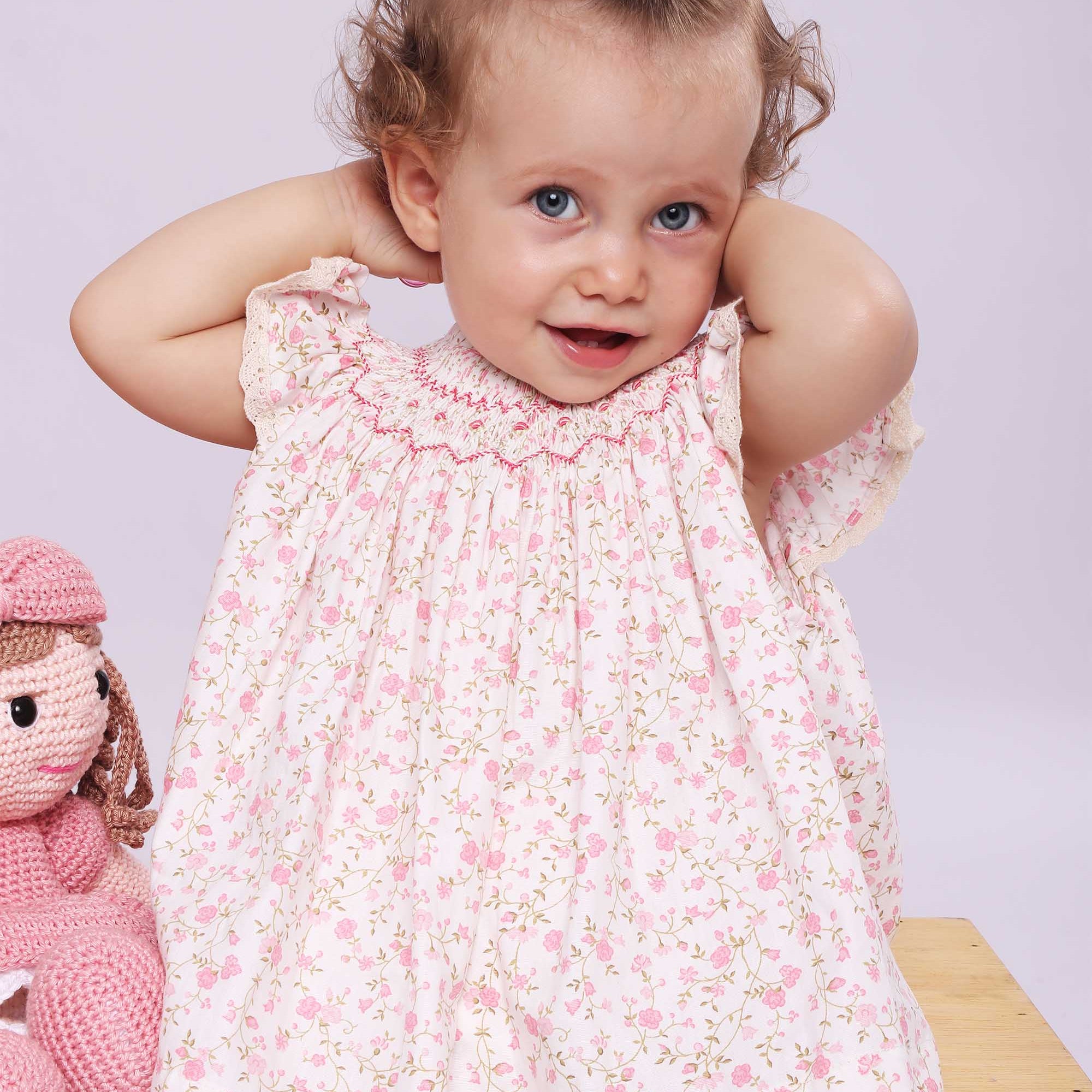 Vestido Russinho Casinha de Abelha e Estampa Floral Bata e Shorts — foto 1