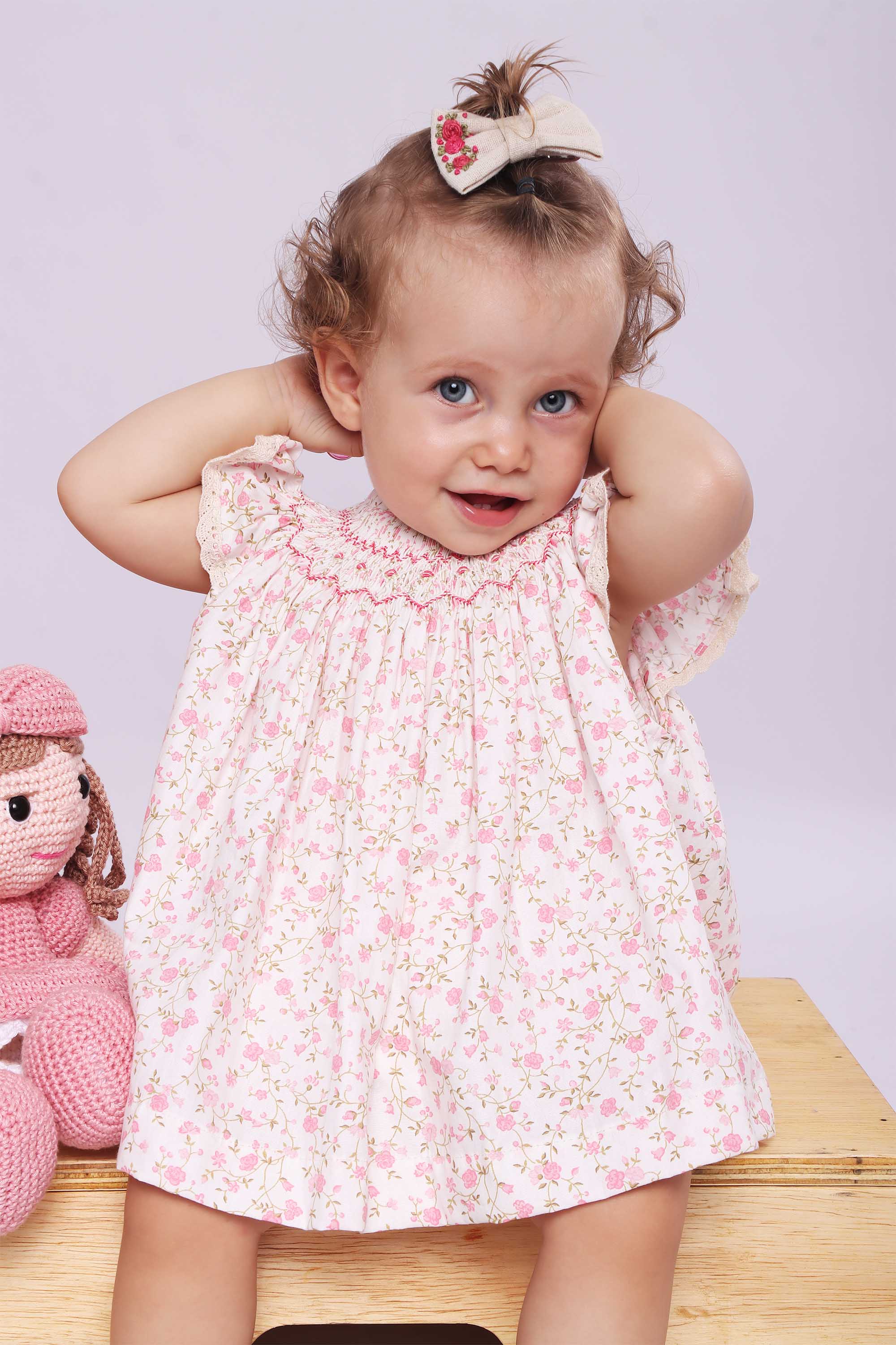 Vestido Russinho Casinha de Abelha e Estampa Floral Bata e Shorts — foto 1