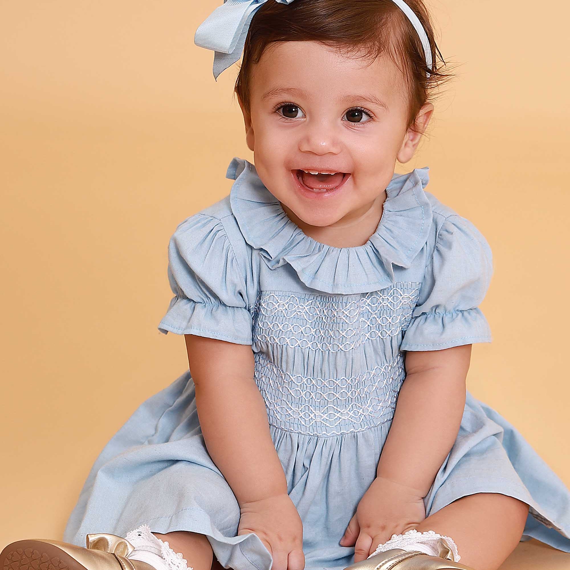 Vestido para Bebê Manga Curta Casinha de Abelha Azul Claro — foto 1