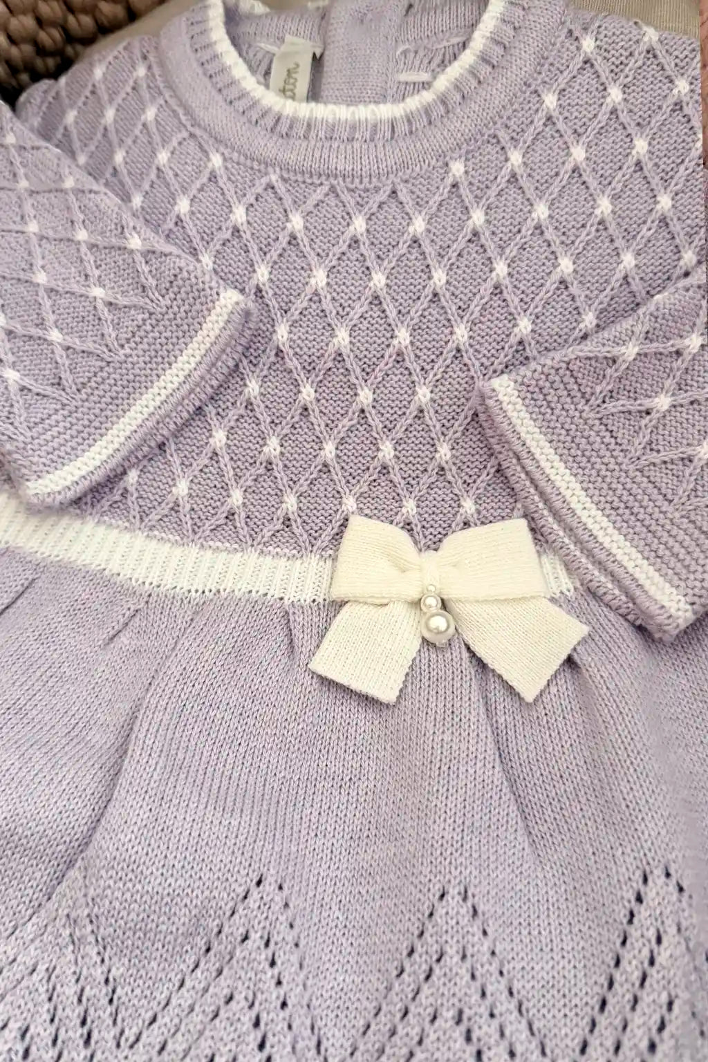 Saída de Maternidade Vestido Casinha de Abelha Lilás — foto 4