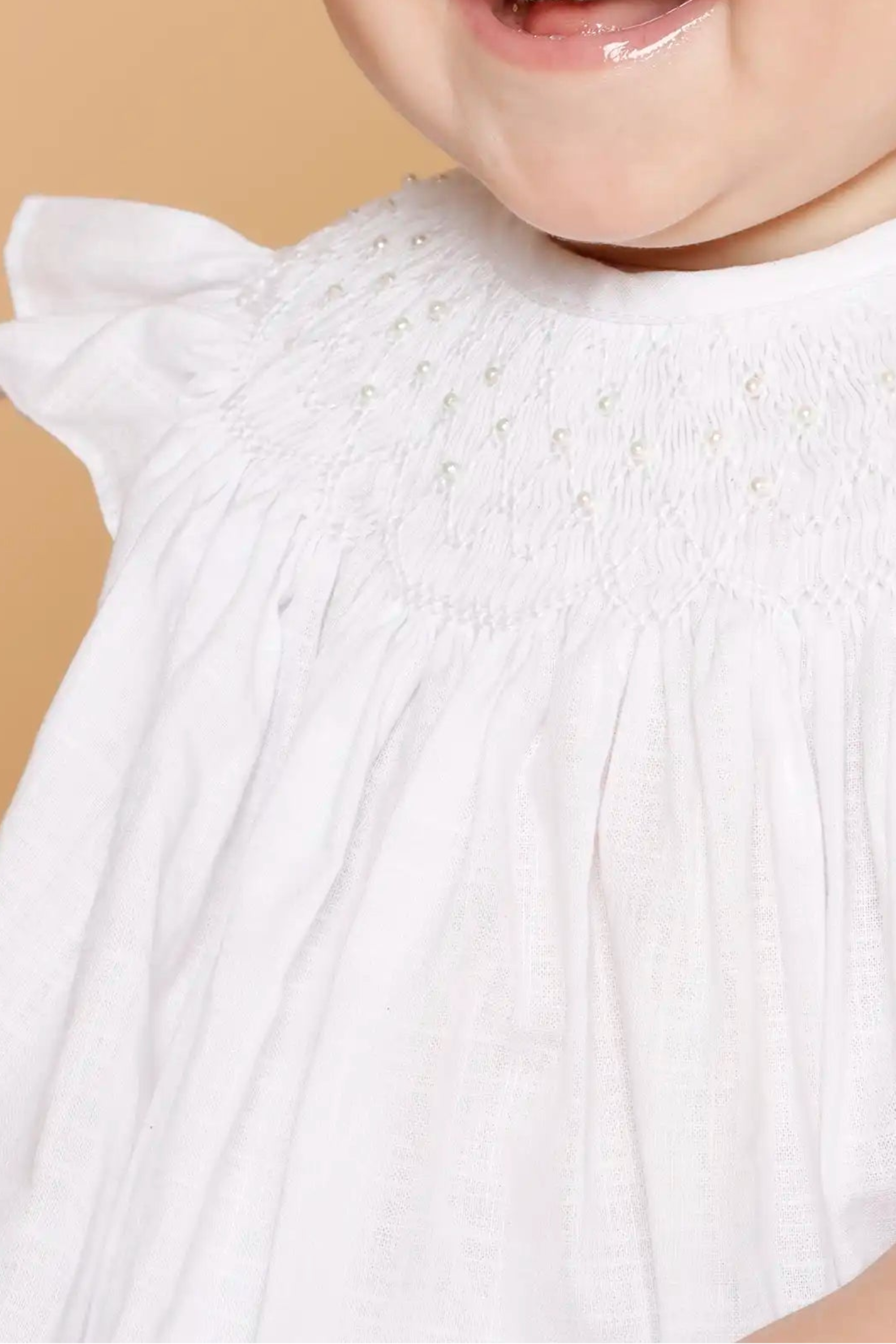 Vestido Bebê Russinho Branco com Perolas no Bordado