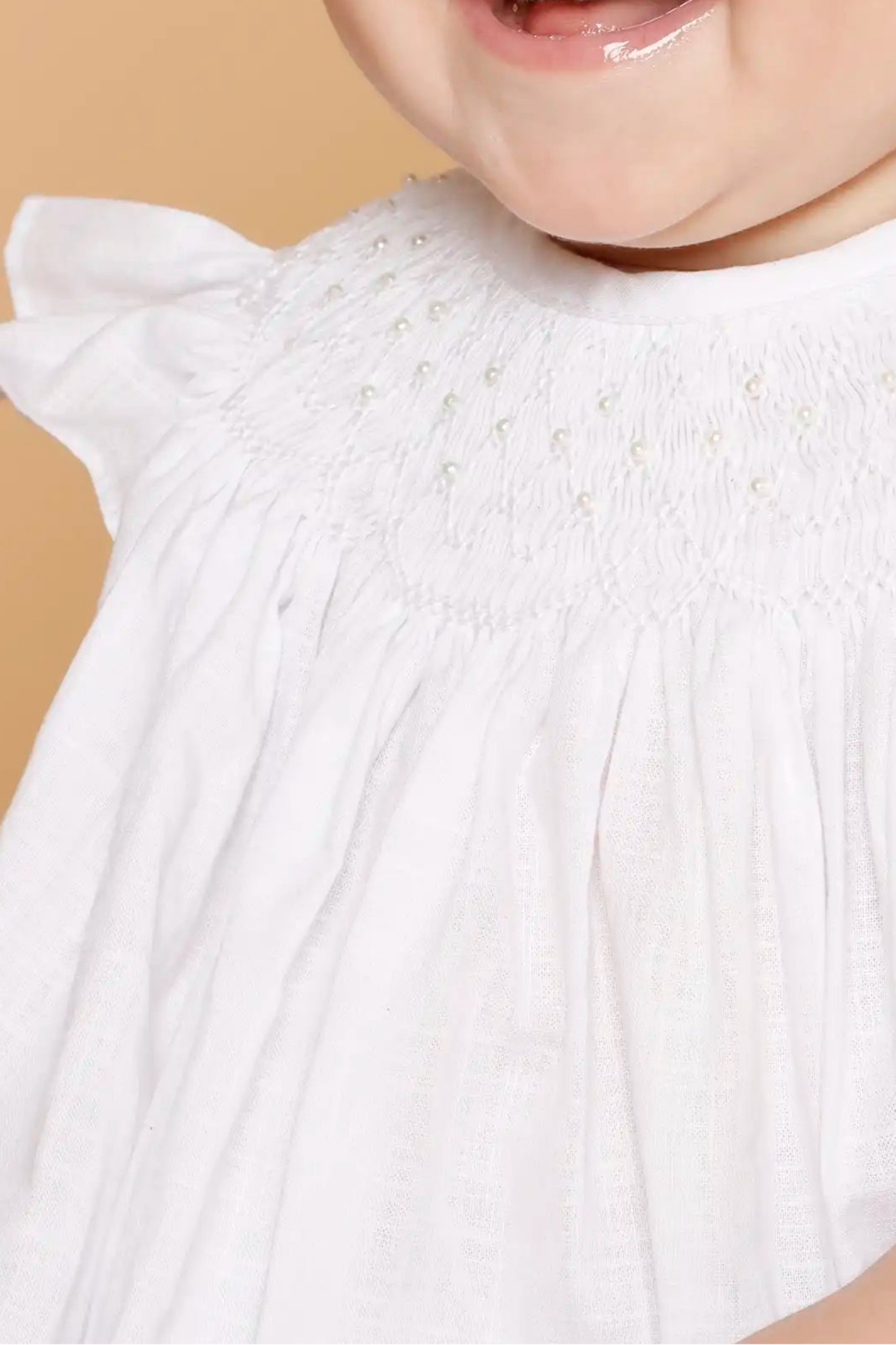 Vestido Bebê Russinho Branco com Perolas no Bordado
