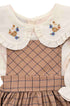 Salopete Infantil Xadrez Marrom com Camisa Em Linho Bordada — foto 2