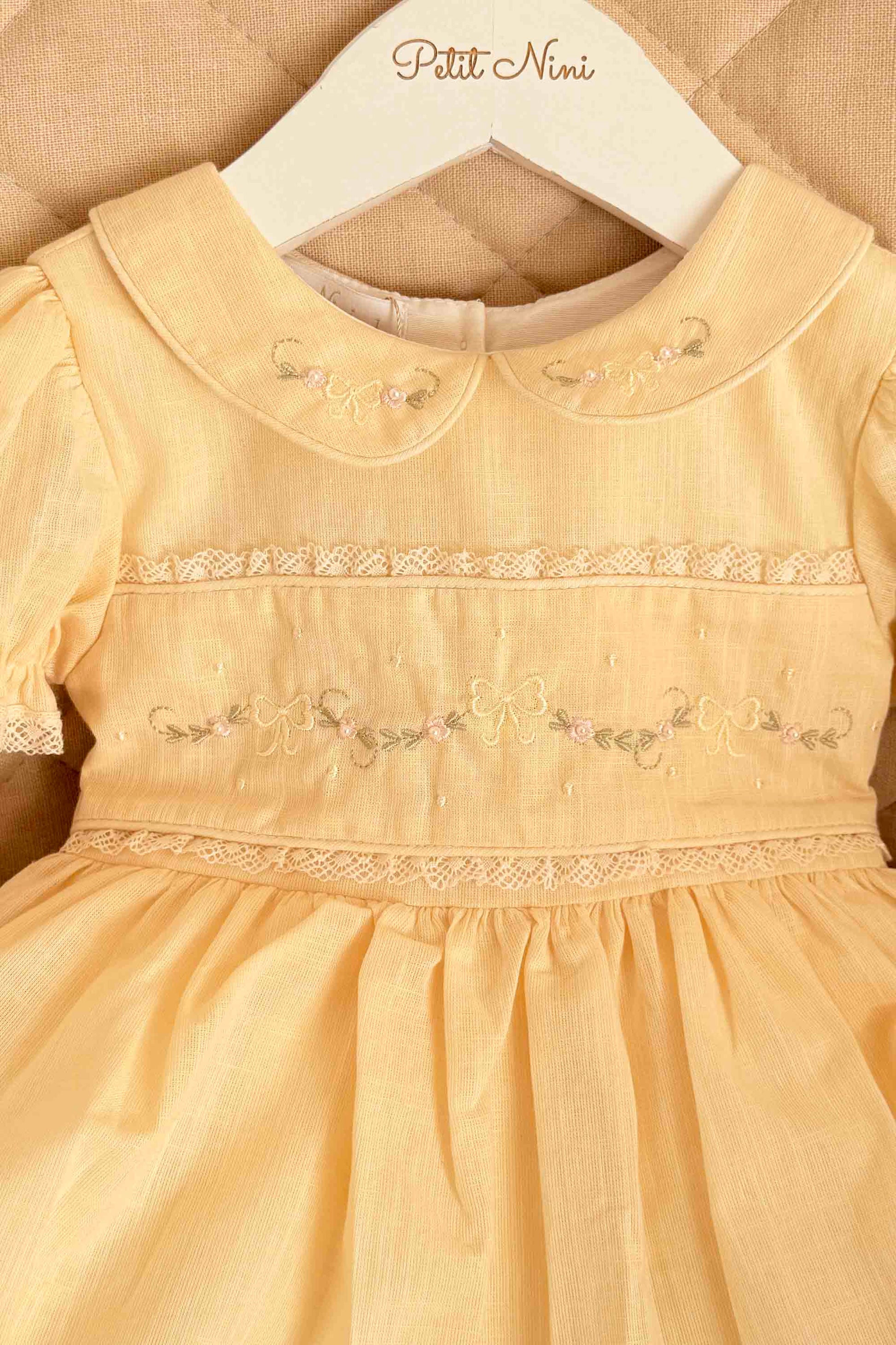 Vestido Infantil em Linho Festone Amarelo — foto 3