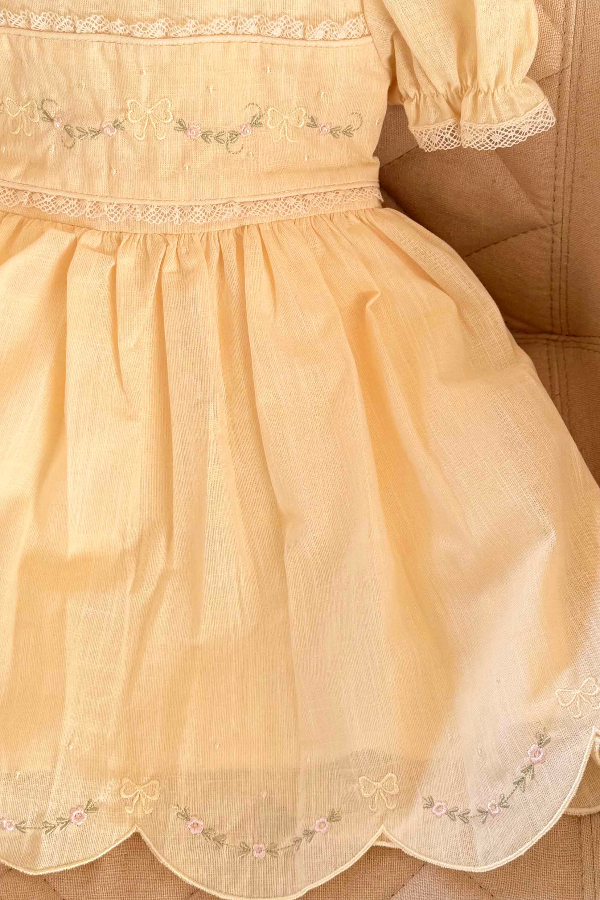 Vestido Infantil em Linho Festone Amarelo — foto 4