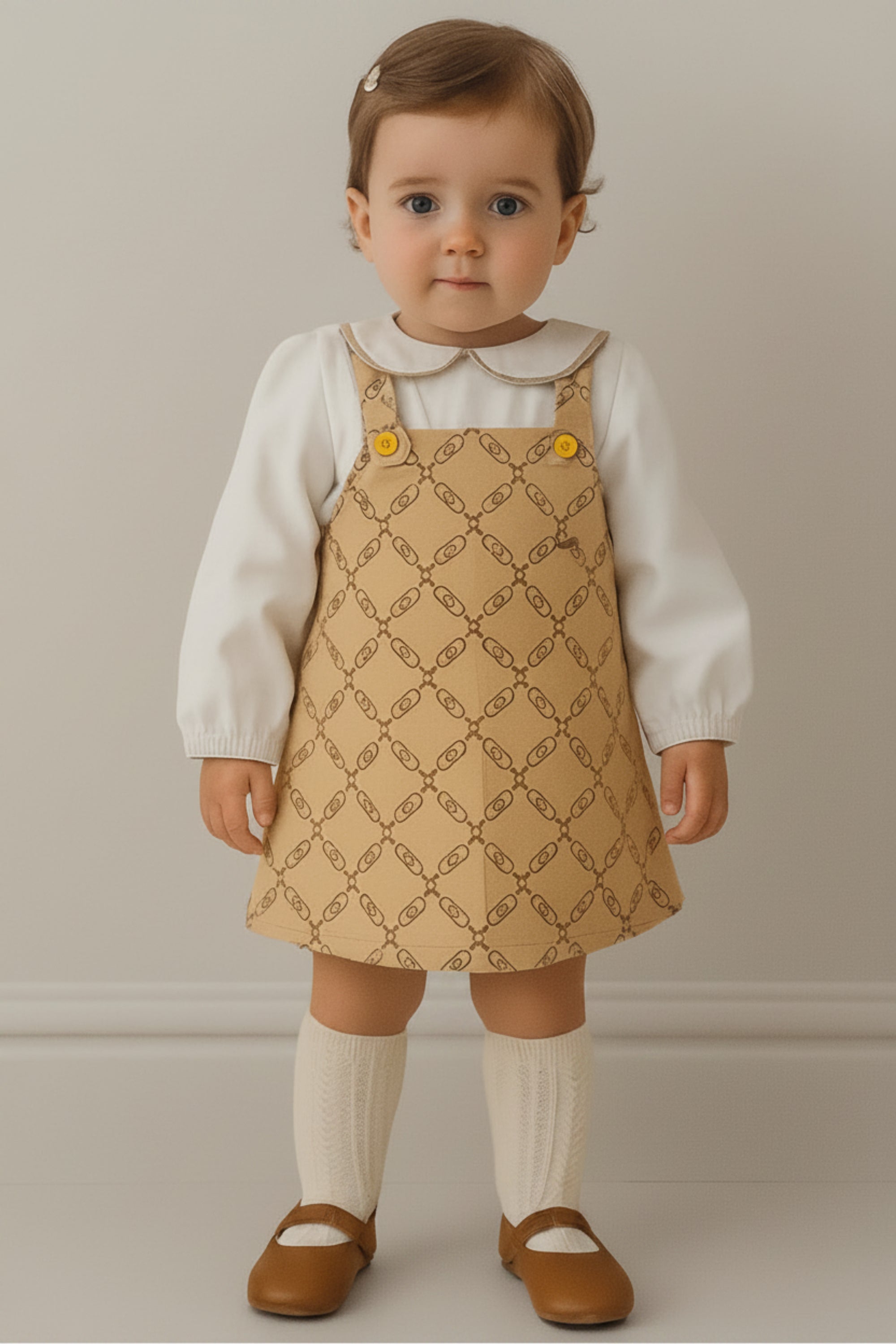 Jardineira Infantil para Menina com Blusa em Malha Off White — foto 1