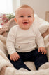 Conjunto Bebê Malha Tricotada Off White com Calça Molecotton Jeans — foto 1