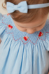 Vestido Bebê Russinho Azul Bordado Floral Vermelho — foto 2