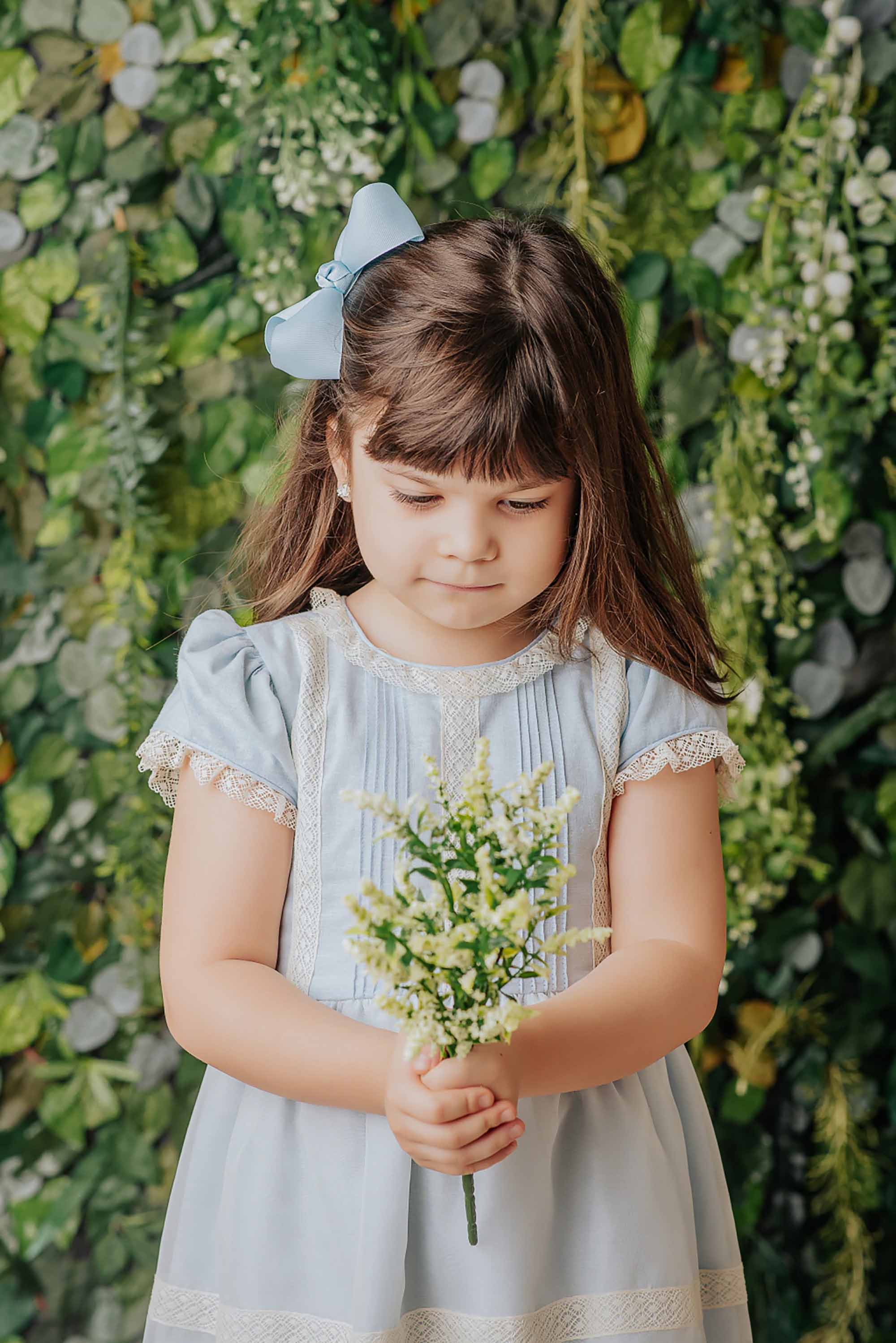 Vestido Infantil de Voal Azul com Detalhes em Renda — foto 1