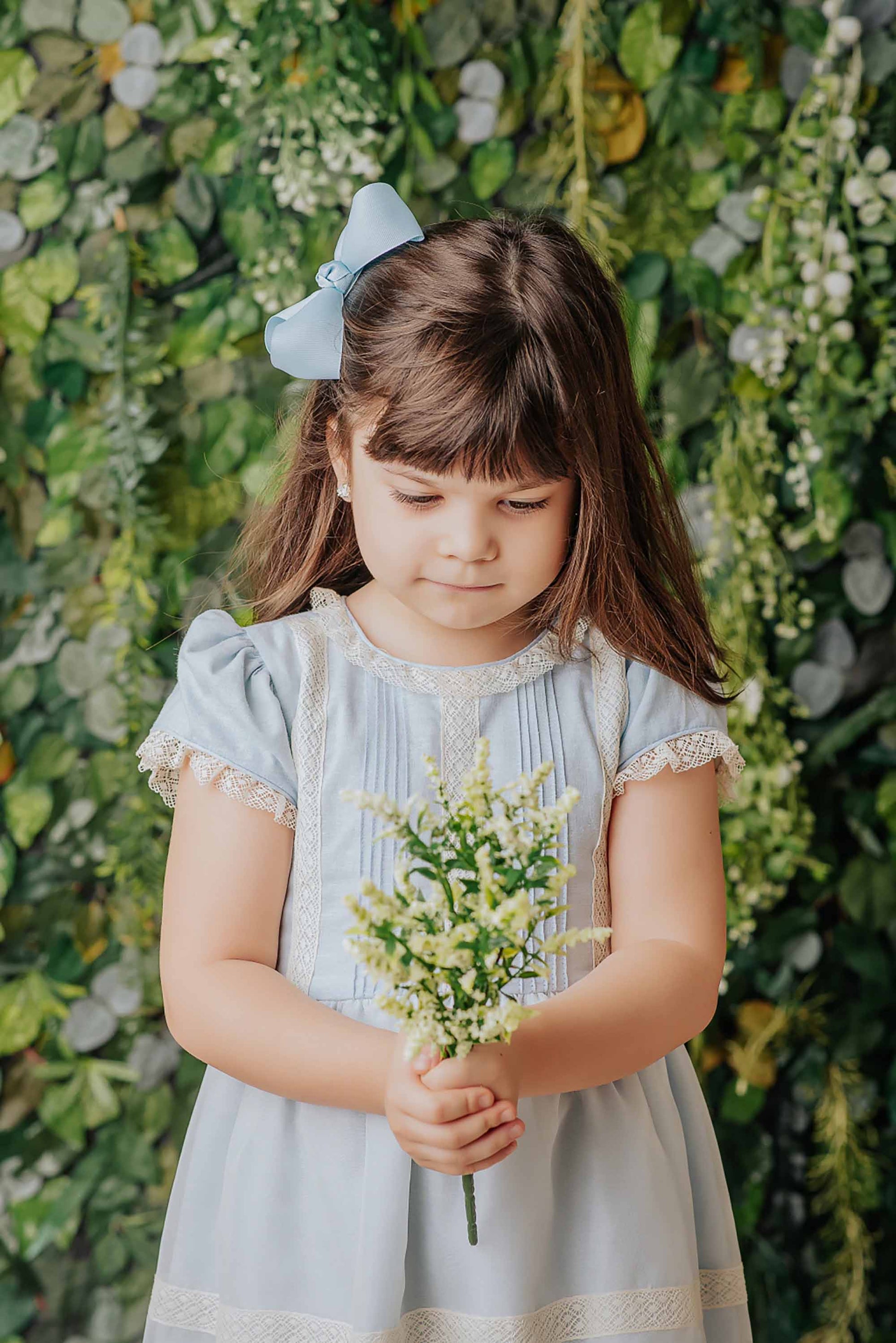 Vestido Infantil de Voal Azul com Detalhes em Renda — foto 1
