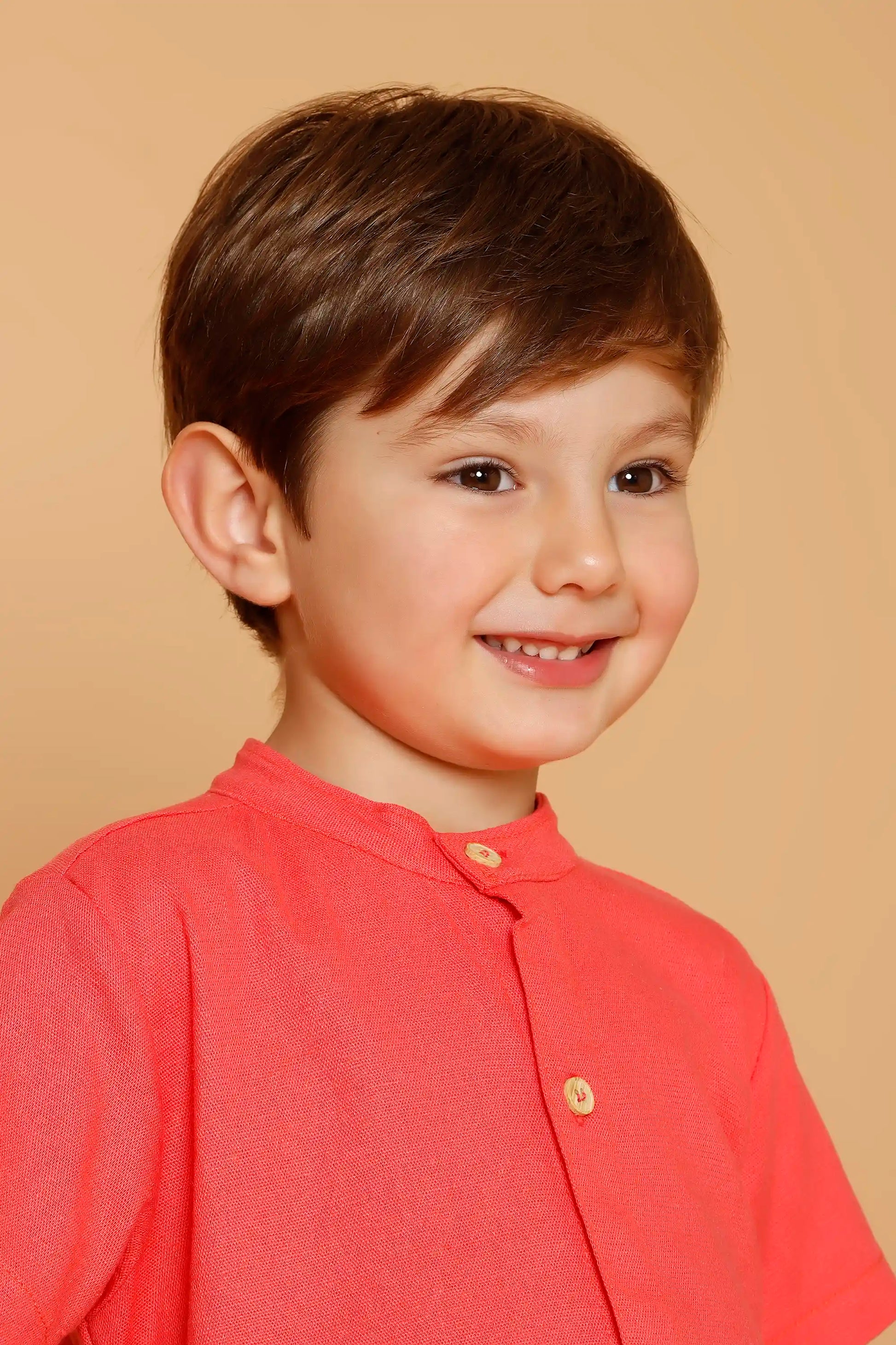 Camisa Bata Infantil em Linho Vermelho com Gola Padre — foto 2