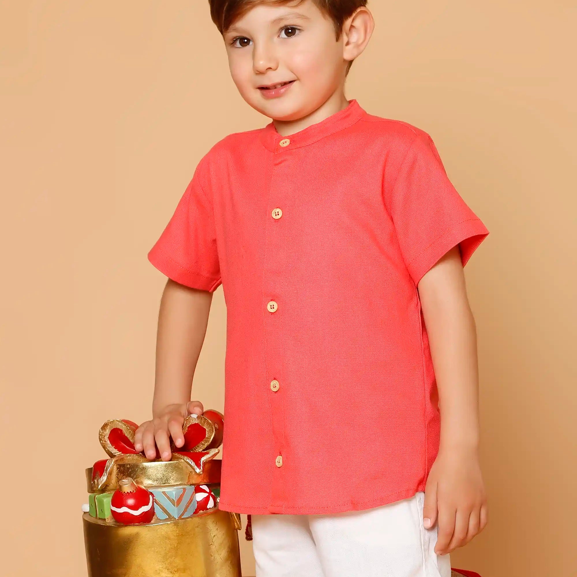 Camisa Bata Infantil em Linho Vermelho com Gola Padre — foto 1
