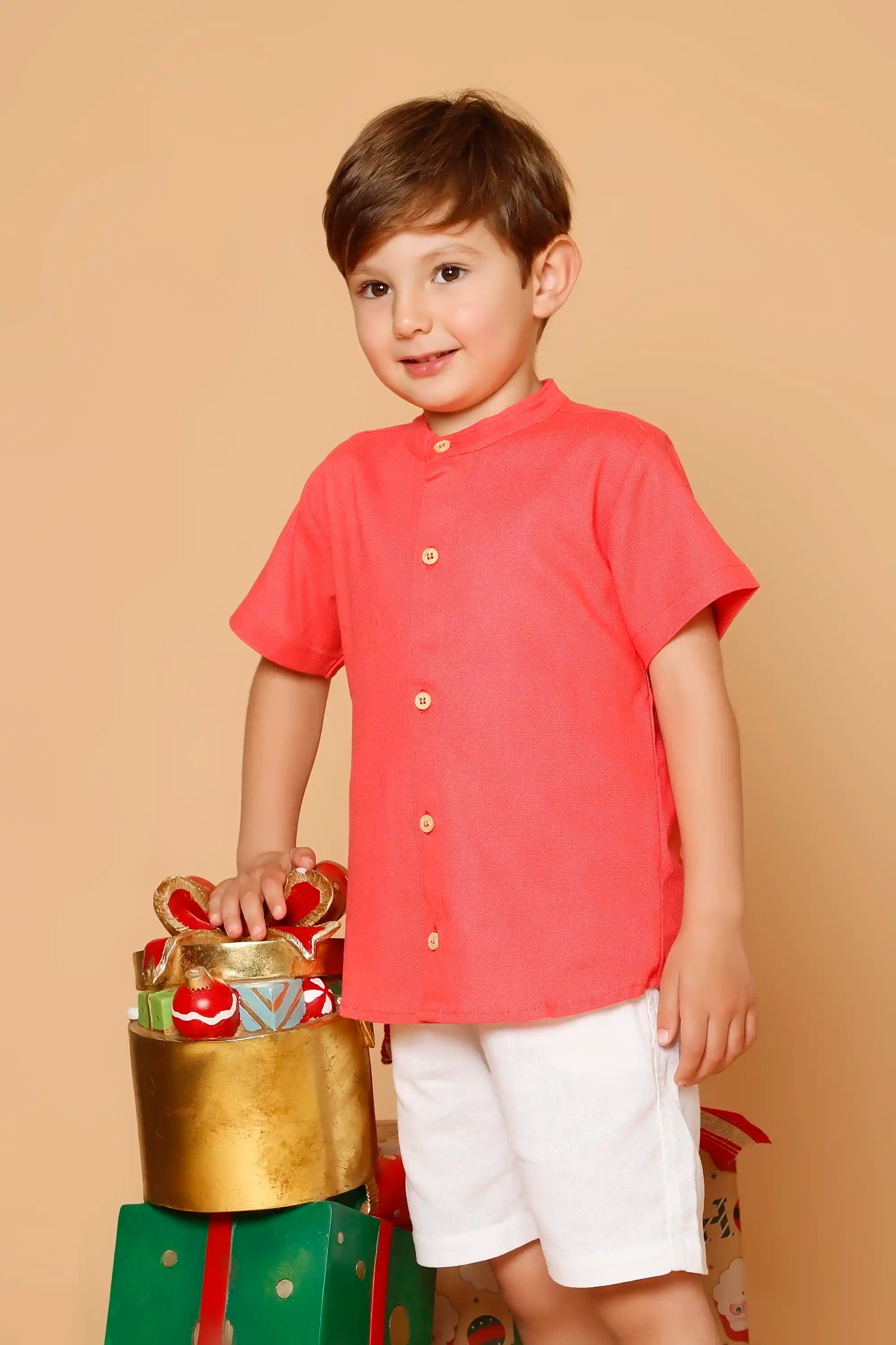 Camisa Bata Infantil em Linho Vermelho com Gola Padre — foto 1