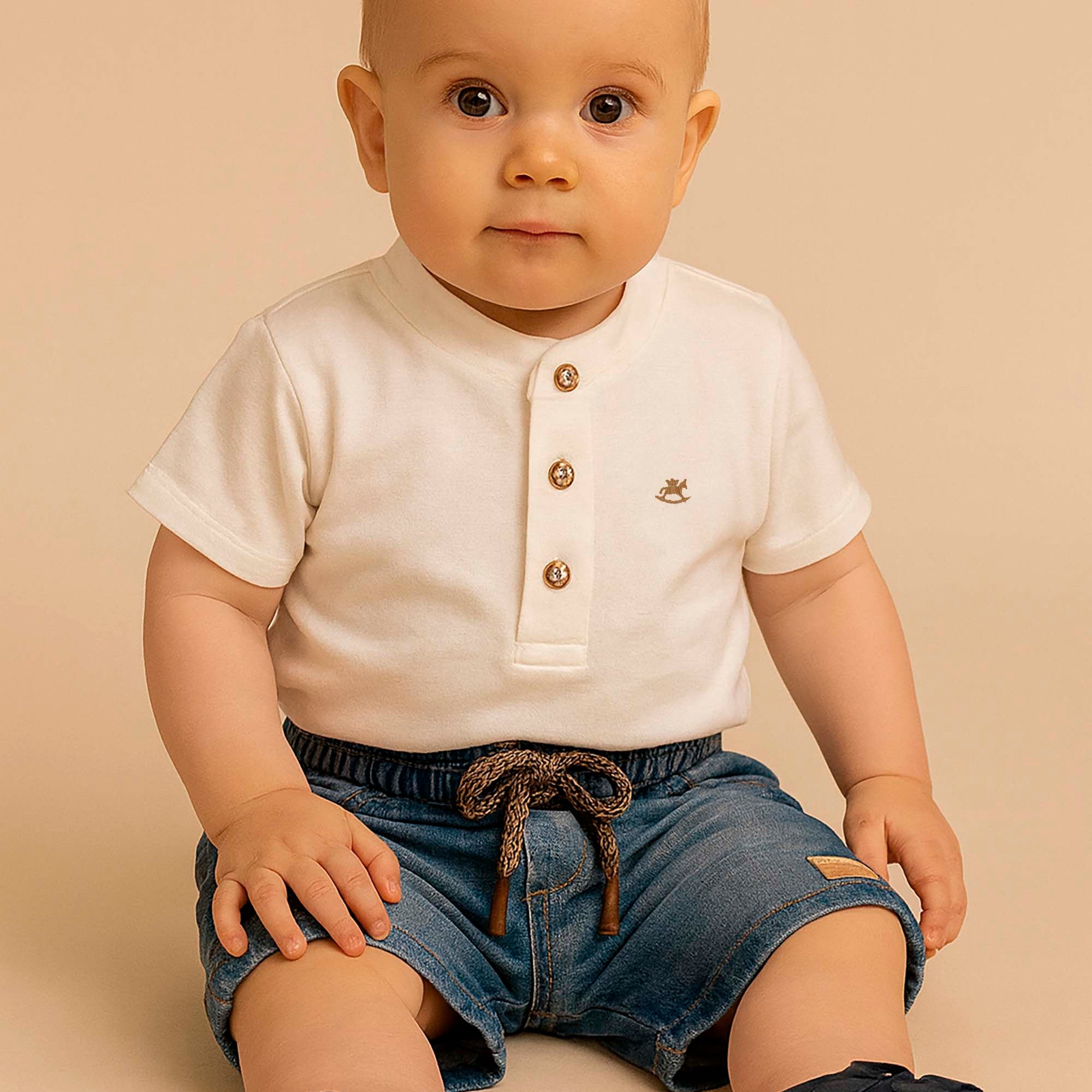 Conjunto Bebê Menino Camiseta Gola Padre Bermuda Jeans — foto 1