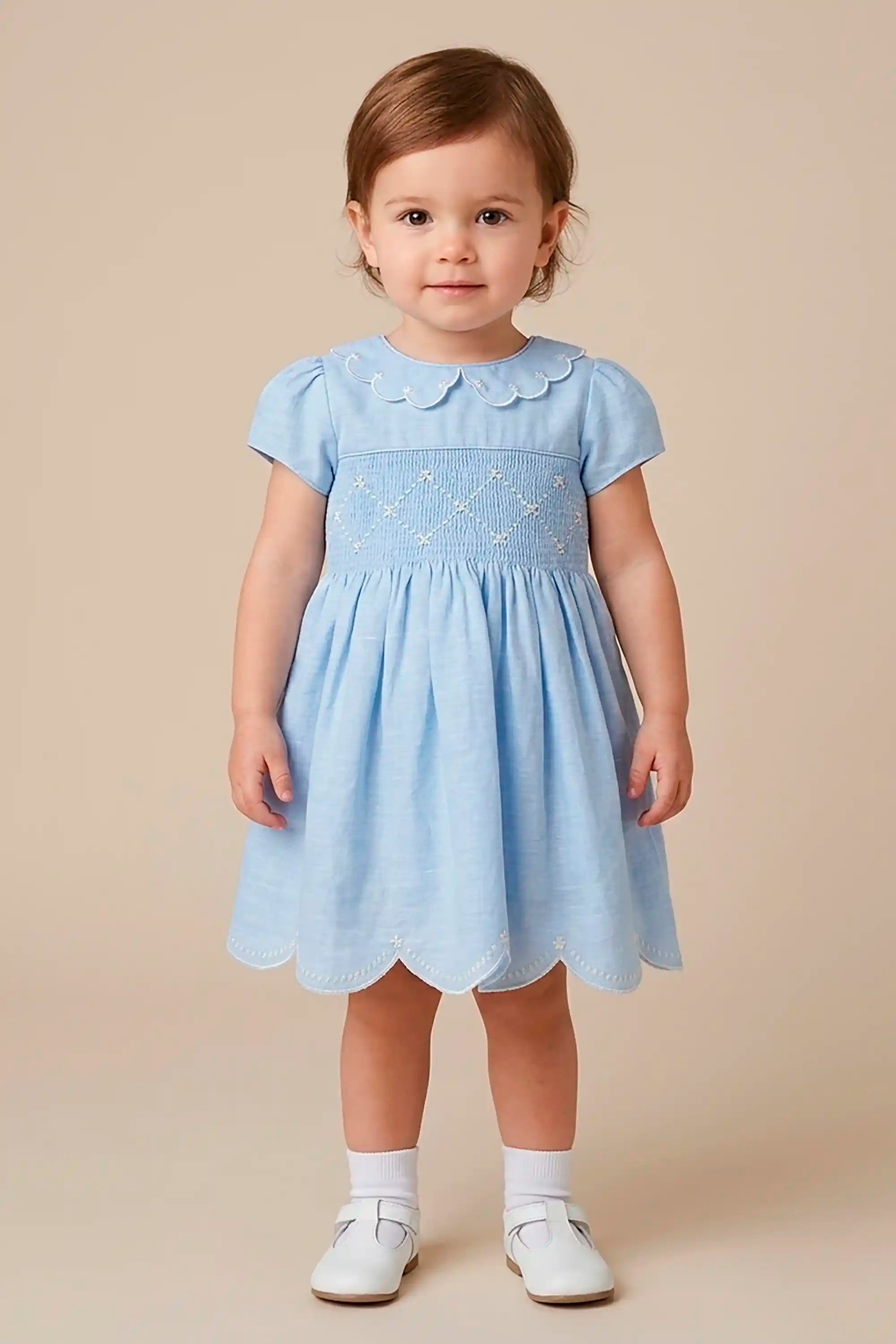 Vestido Infantil Azul Claro com Barra e Gola Festonê — foto 1