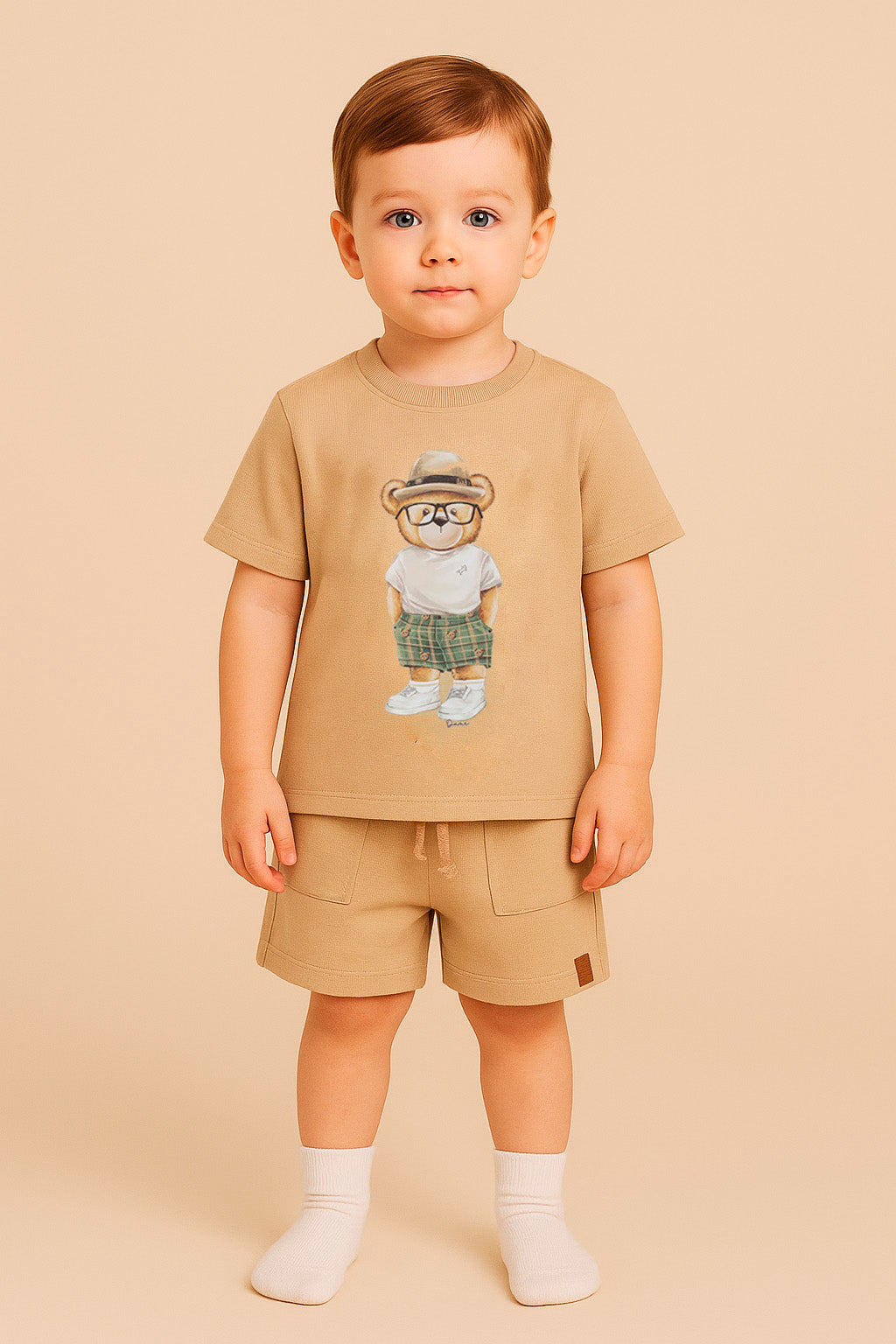 Conjunto Infantil Menino Camiseta e Bermuda Urso Teddy Chapéu Bege — foto 1