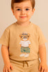Conjunto Infantil Menino Camiseta e Bermuda Urso Teddy Chapéu Bege — foto 5