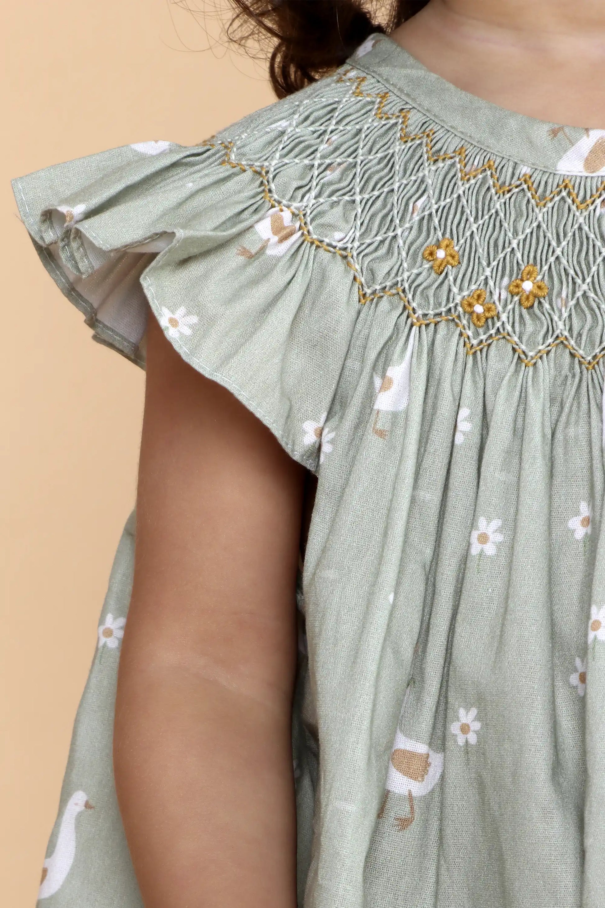 Vestido Bebê Russinho Ponto Smock Patinhos Exclusivo Petit Nini — foto 2