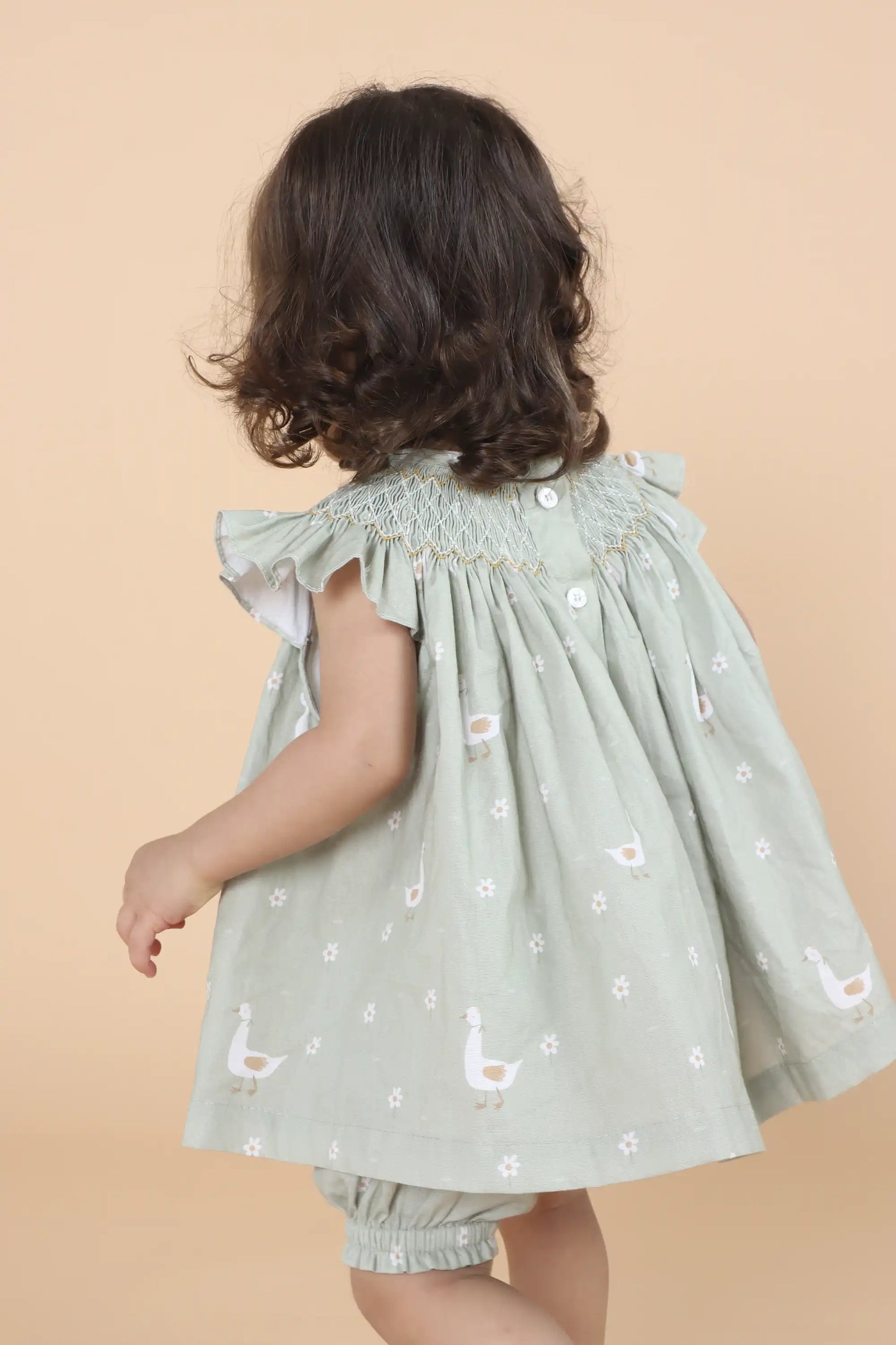 Vestido Bebê Russinho Ponto Smock Patinhos Exclusivo Petit Nini — foto 4