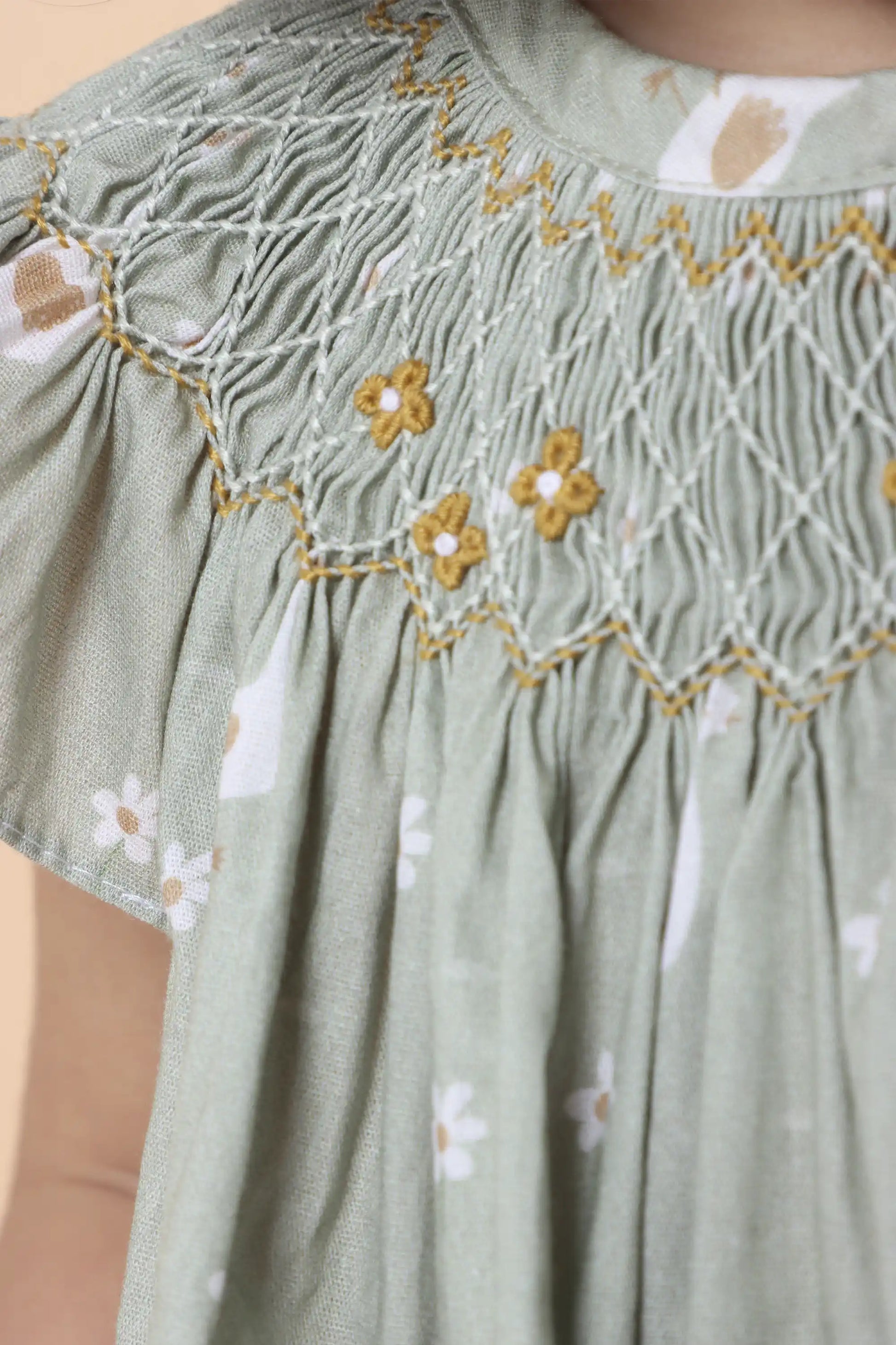 Vestido Bebê Russinho Ponto Smock Patinhos Exclusivo Petit Nini — foto 3