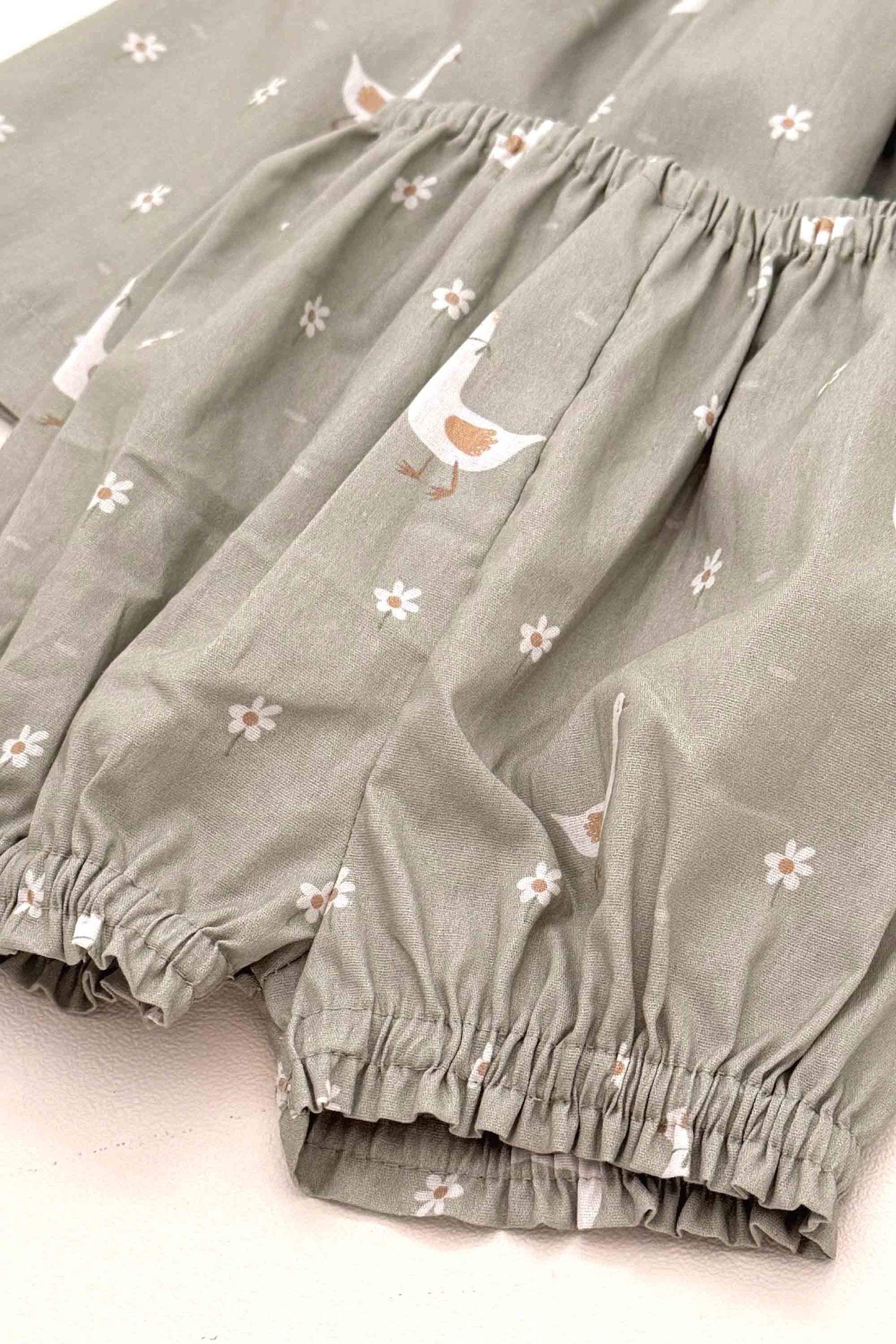 Vestido Bebê Russinho Ponto Smock Patinhos Exclusivo Petit Nini