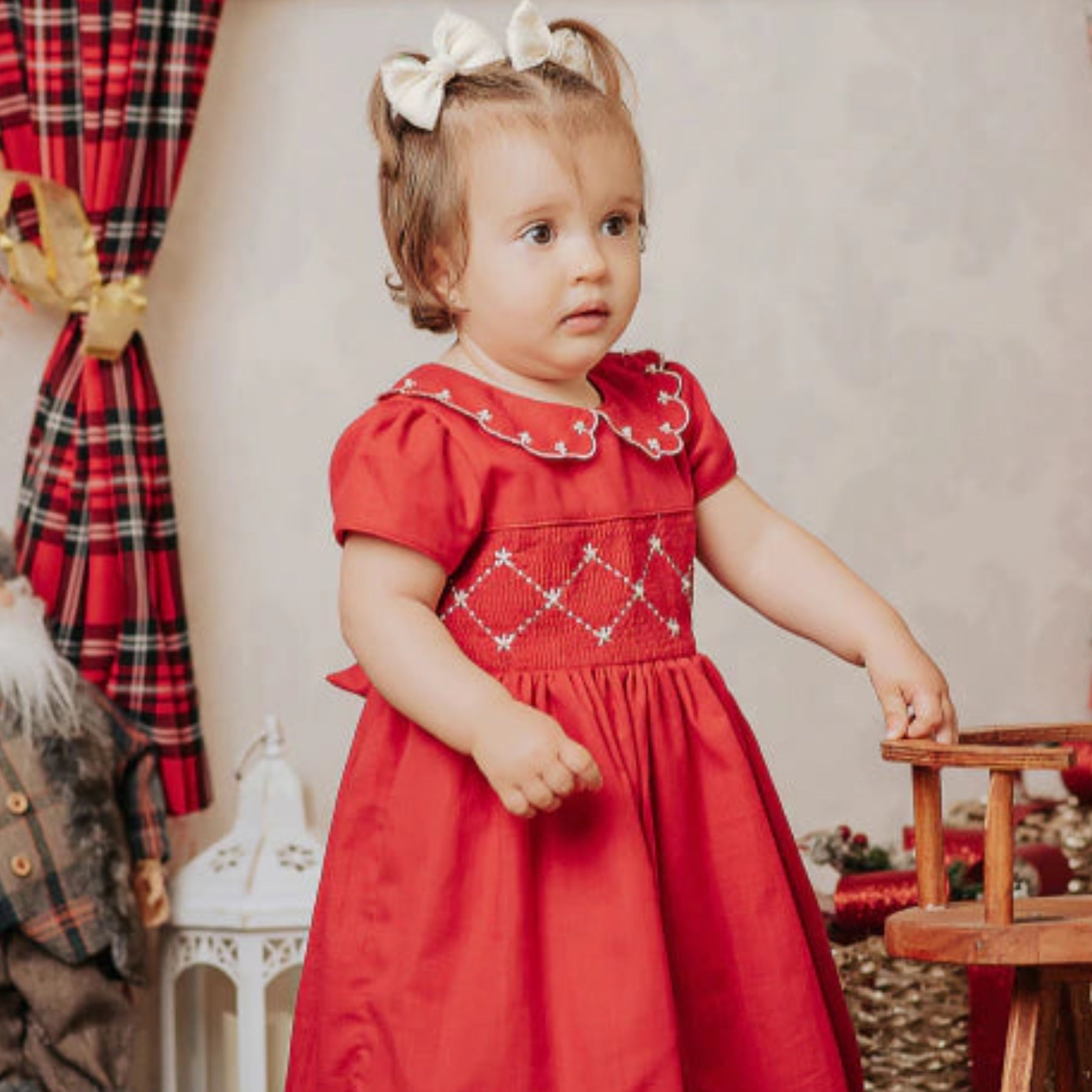 Vestido Casinha de Abelha Gola Festonê Vermelho