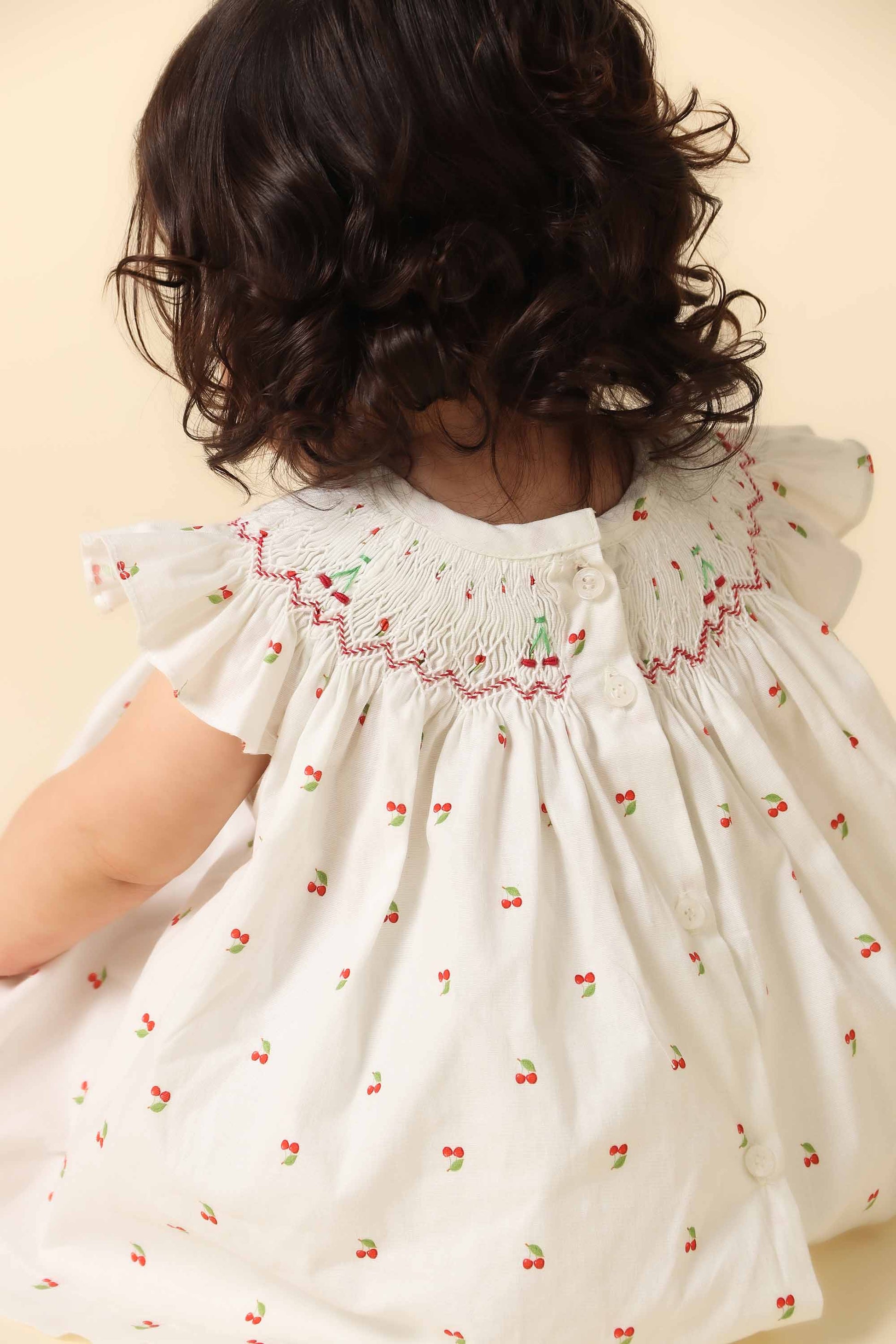 Vestido Russinho Casinha de Abelha com Shorts Estampa Cerejas — foto 3