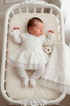 Saída de Maternidade Vestido Barra Renda Audrey Branco — foto 1