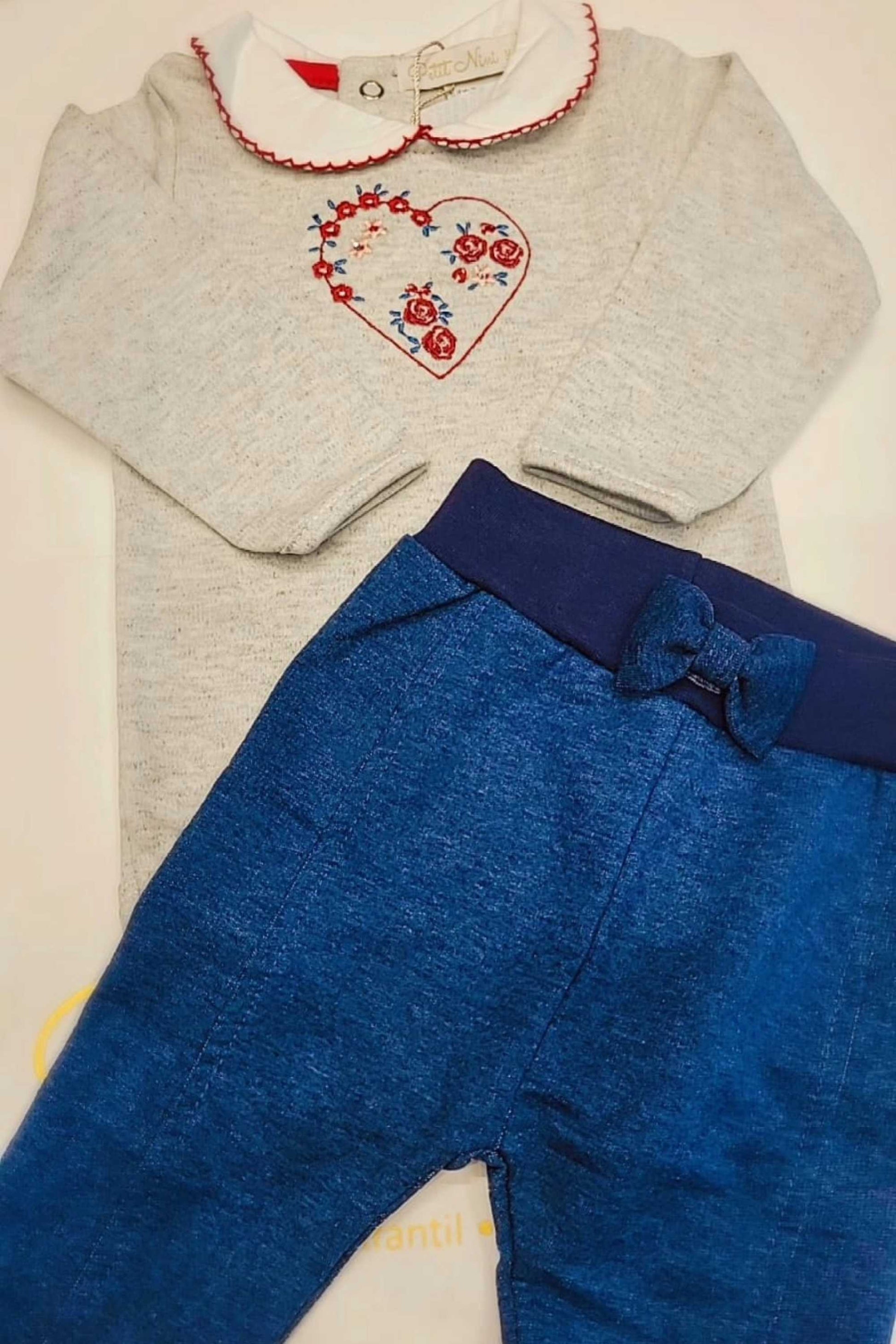 Conjunto Bebê Jeans com Bordado de Coração — foto 5