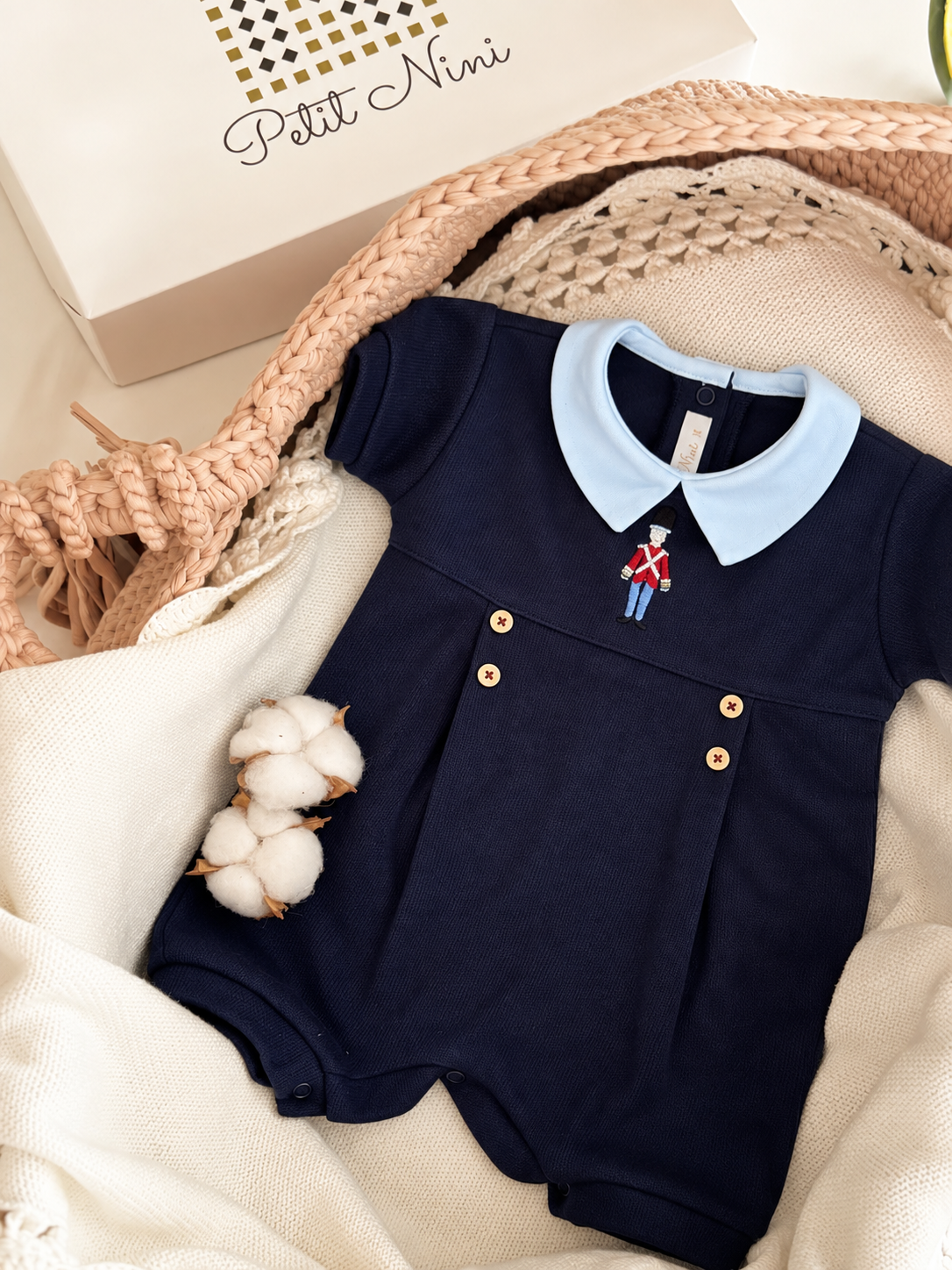 Romper de Tricotil com Bordado Soldadinho - Azul Marinho