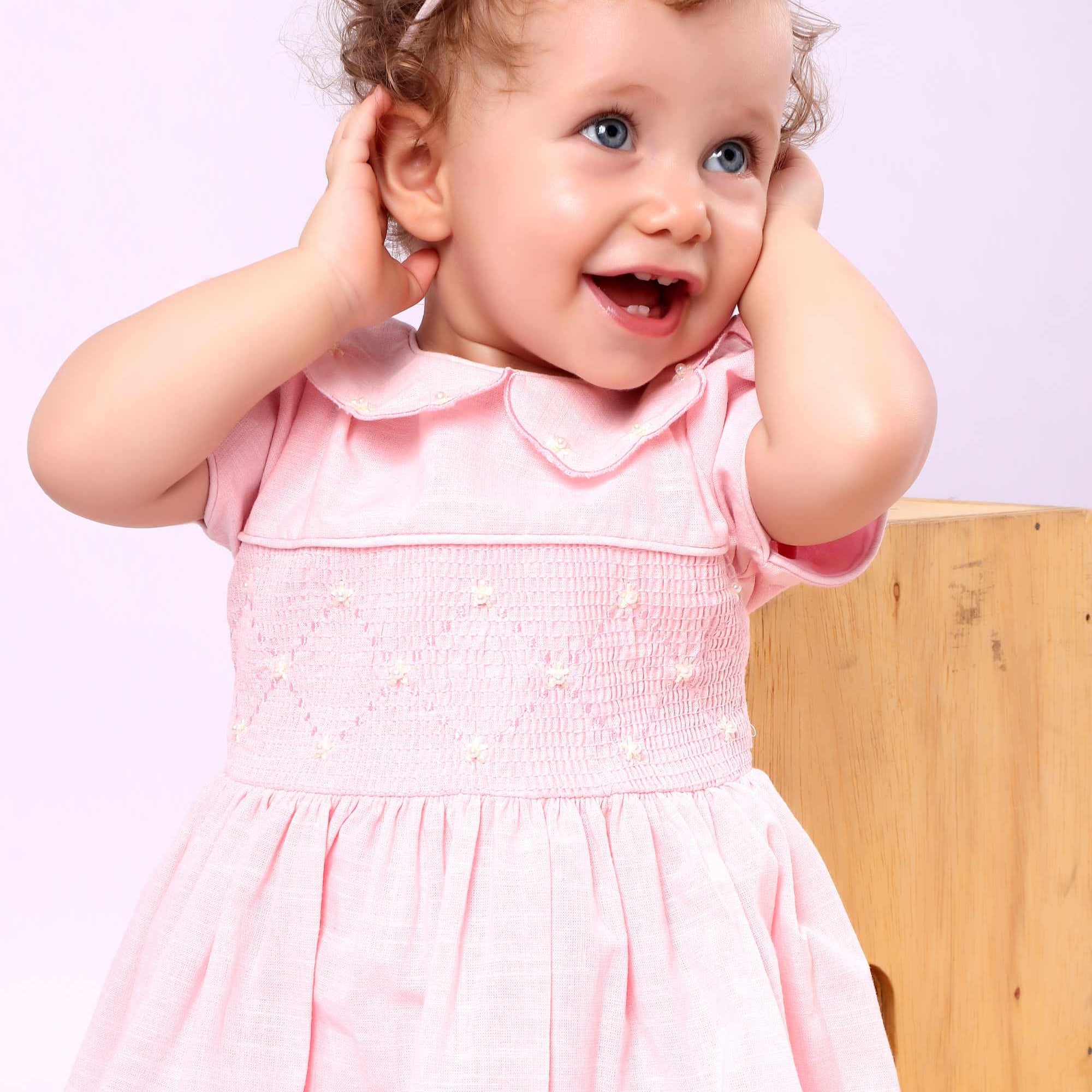 Vestido Bebê Casinha de Abelha Rosa Claro Festone — foto 1