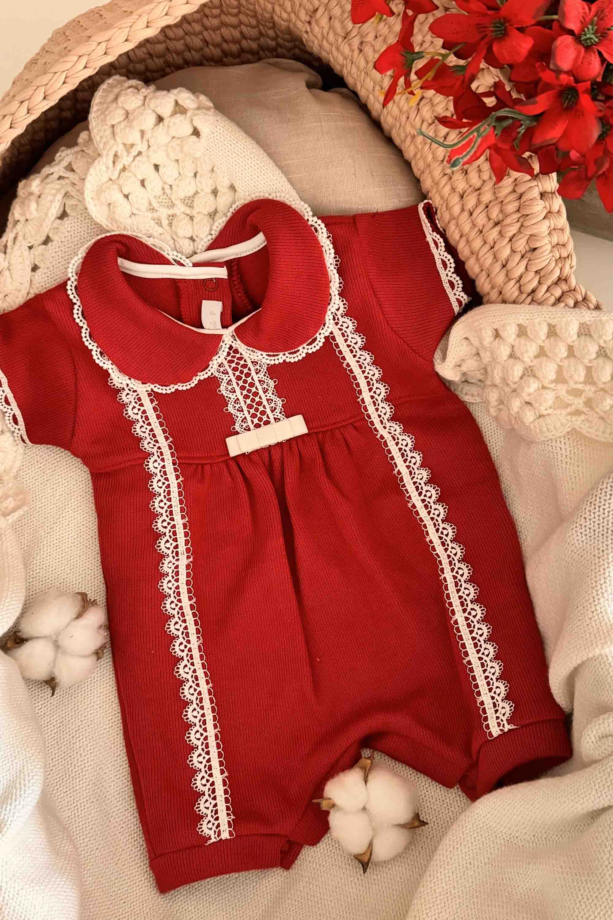 Romper em Tricotil Vermelho Rendas e Laço Chanel Cecilia — foto 1