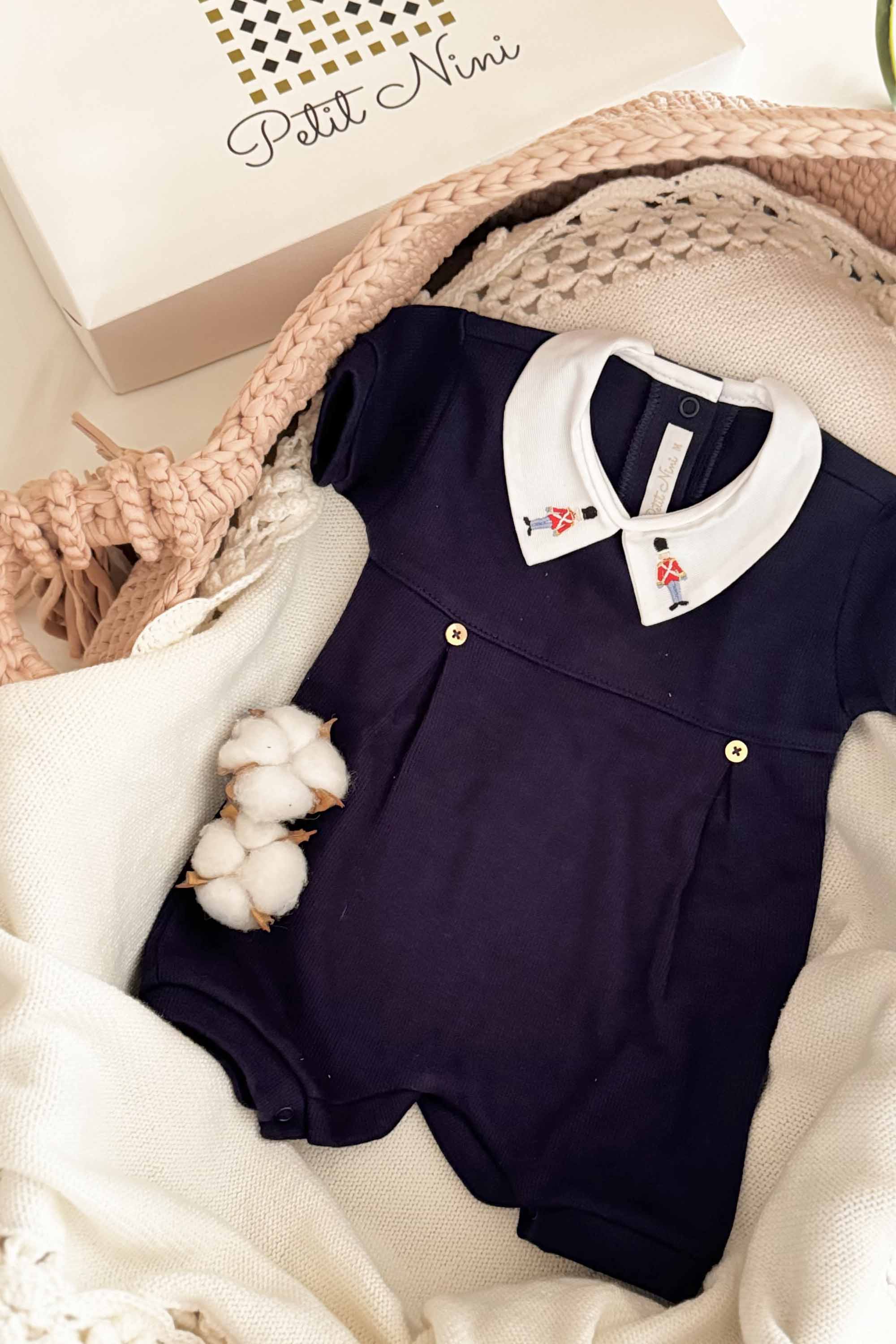Romper de Tricotil com Bordado Soldadinho Azul Marinho — foto 2