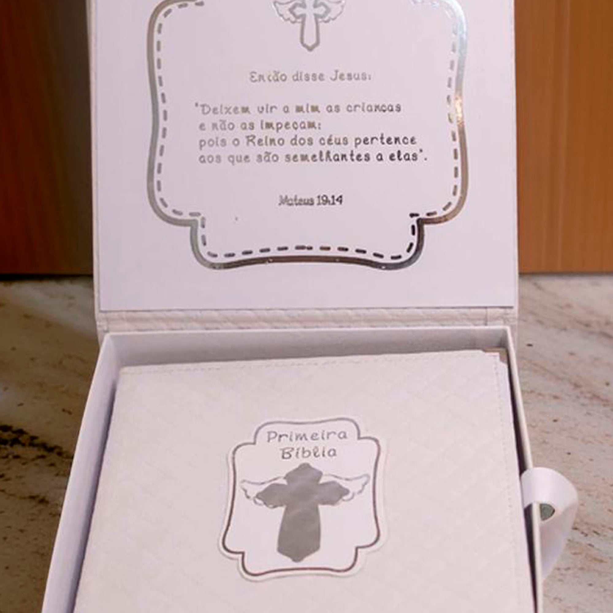 Bíblia Infantil Ilustrada Couro Matelassê Branco — foto 1