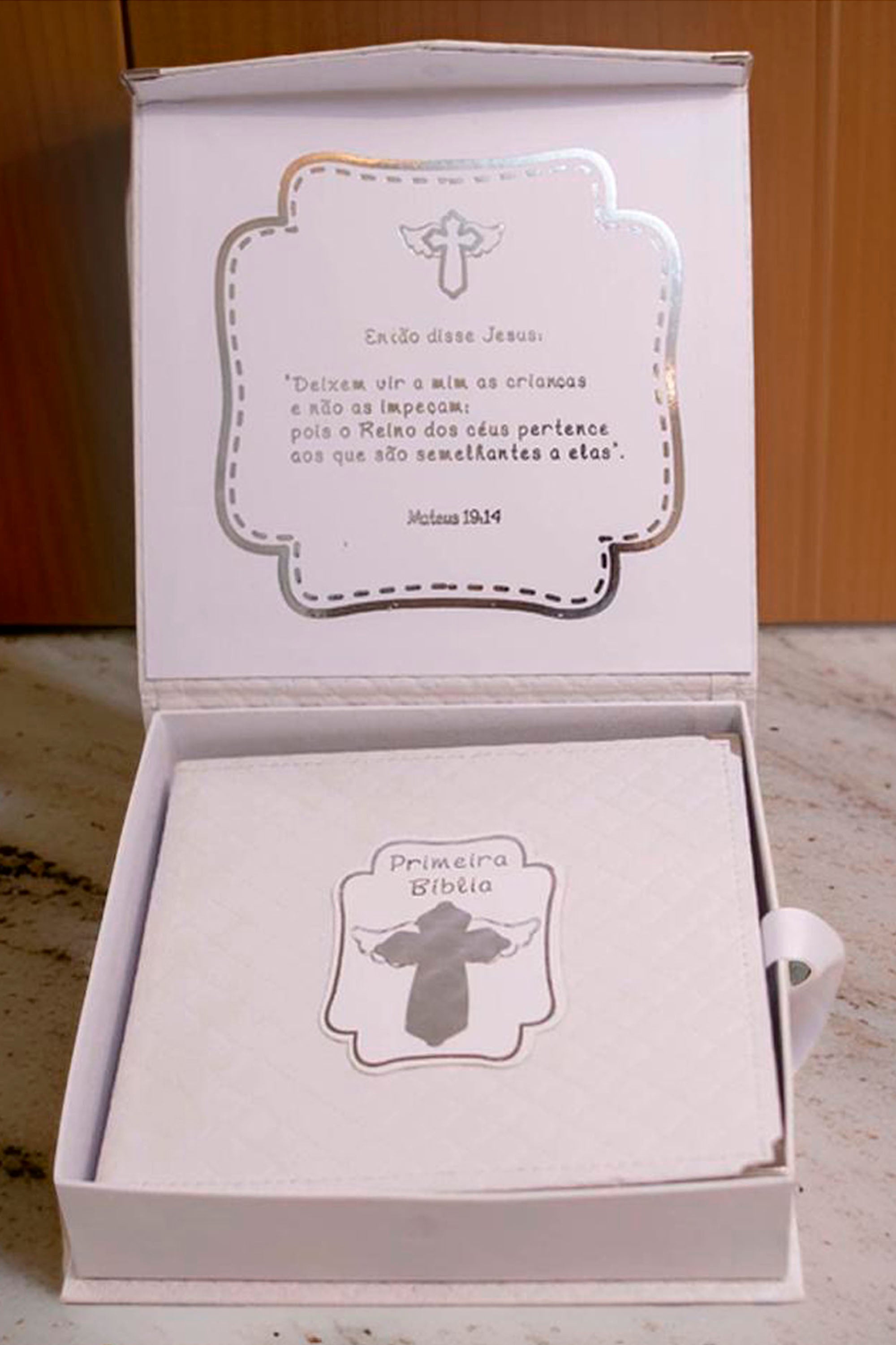 Bíblia Infantil Ilustrada Couro Matelassê Branco — foto 1