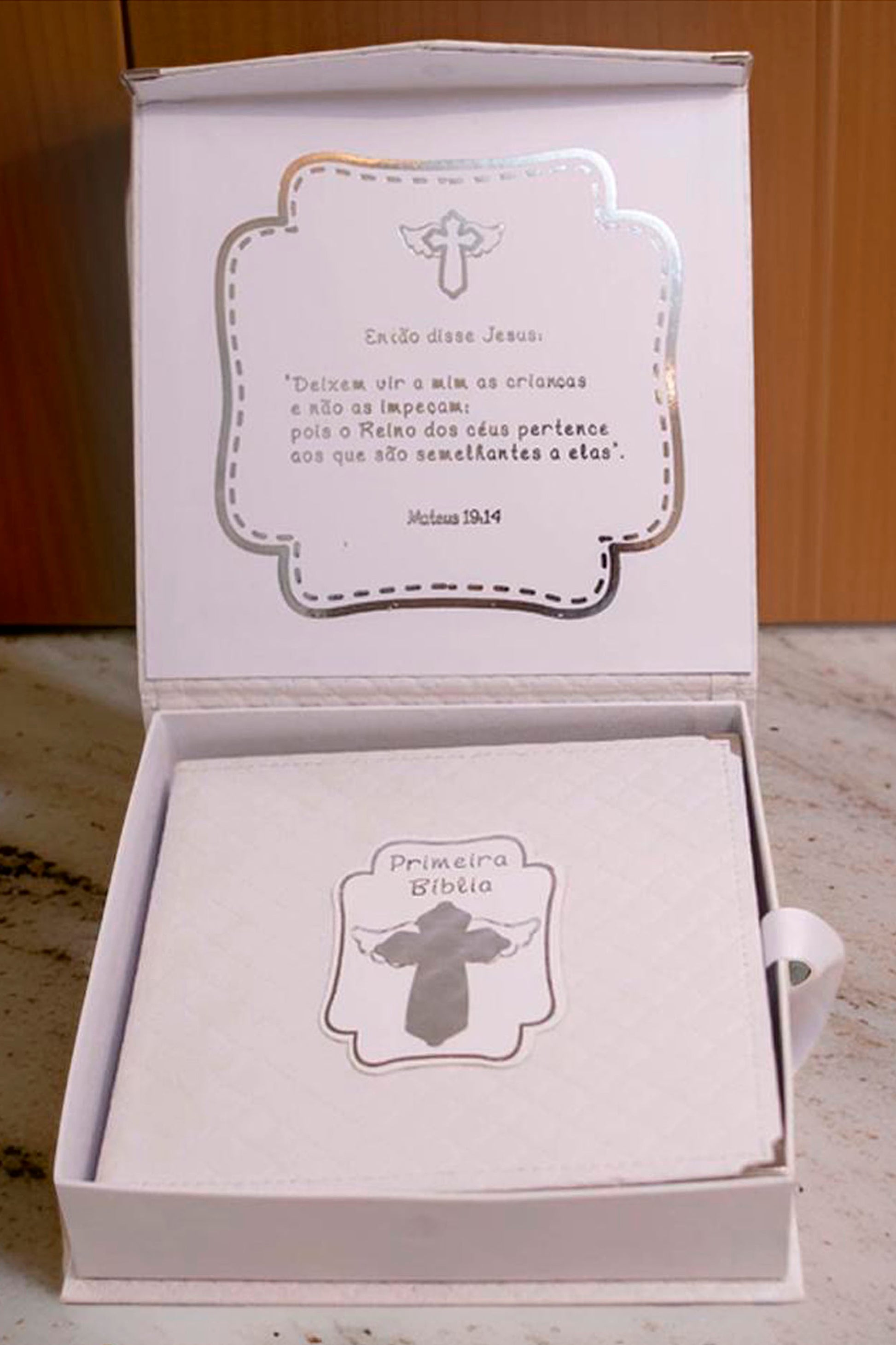 Bíblia Infantil Ilustrada Couro Matelassê Branco — foto 1