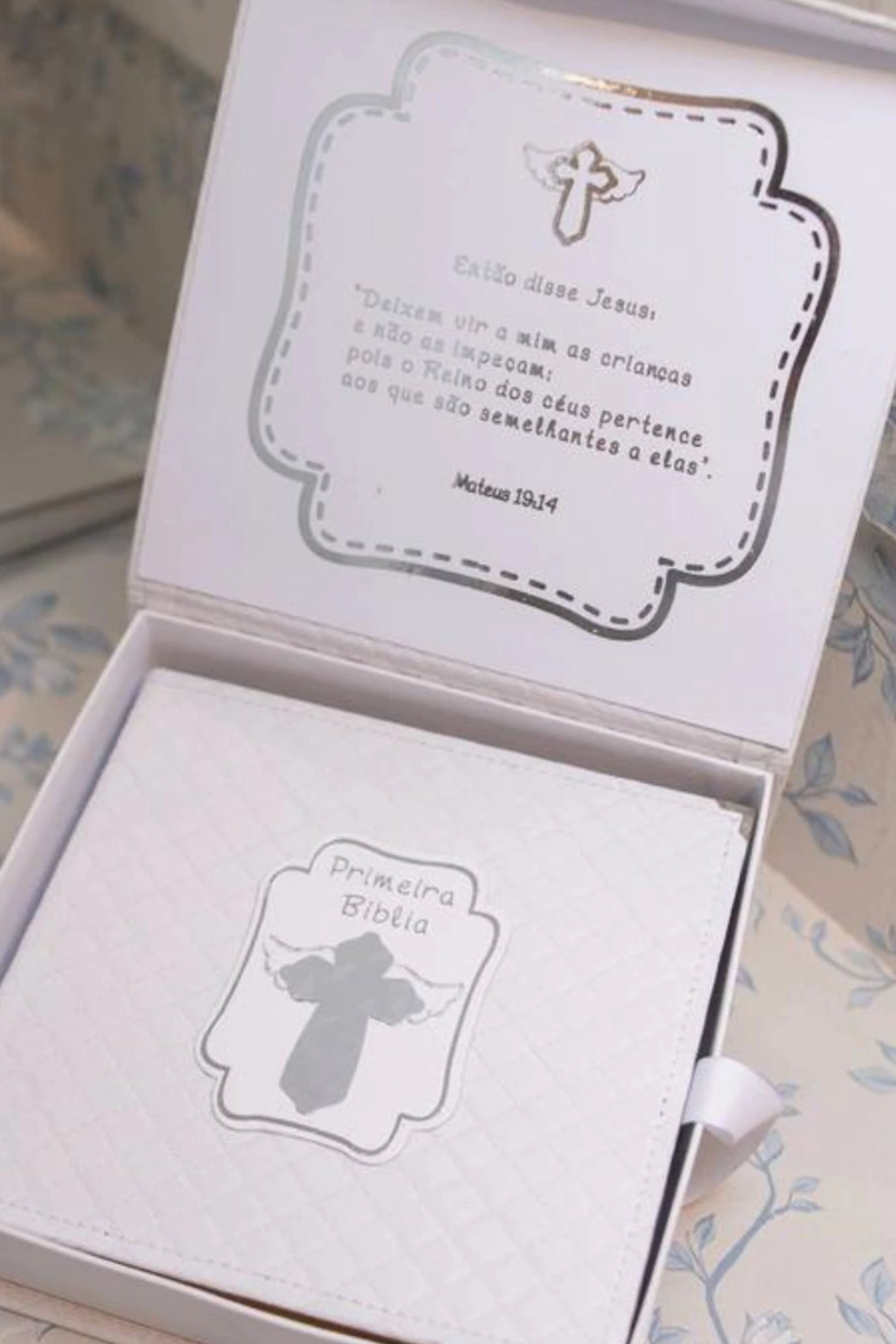 Bíblia Infantil Ilustrada Couro Matelassê Branco — foto 3
