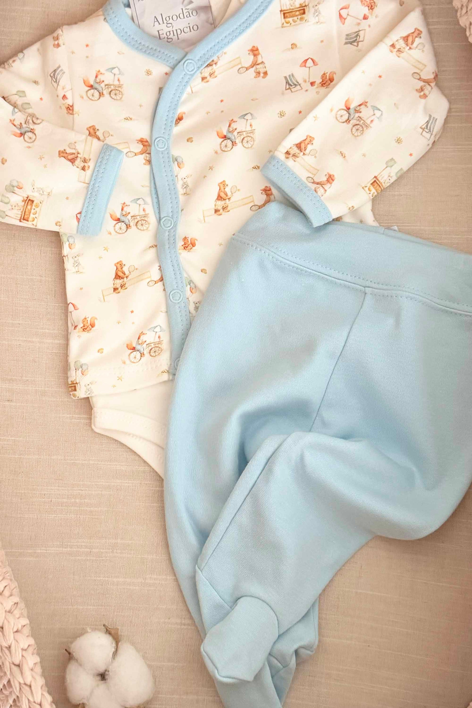 Conjunto Algodão Egípcio para Bebê 3 Peças Body Calça e Casaco Estampa Praia — foto 3