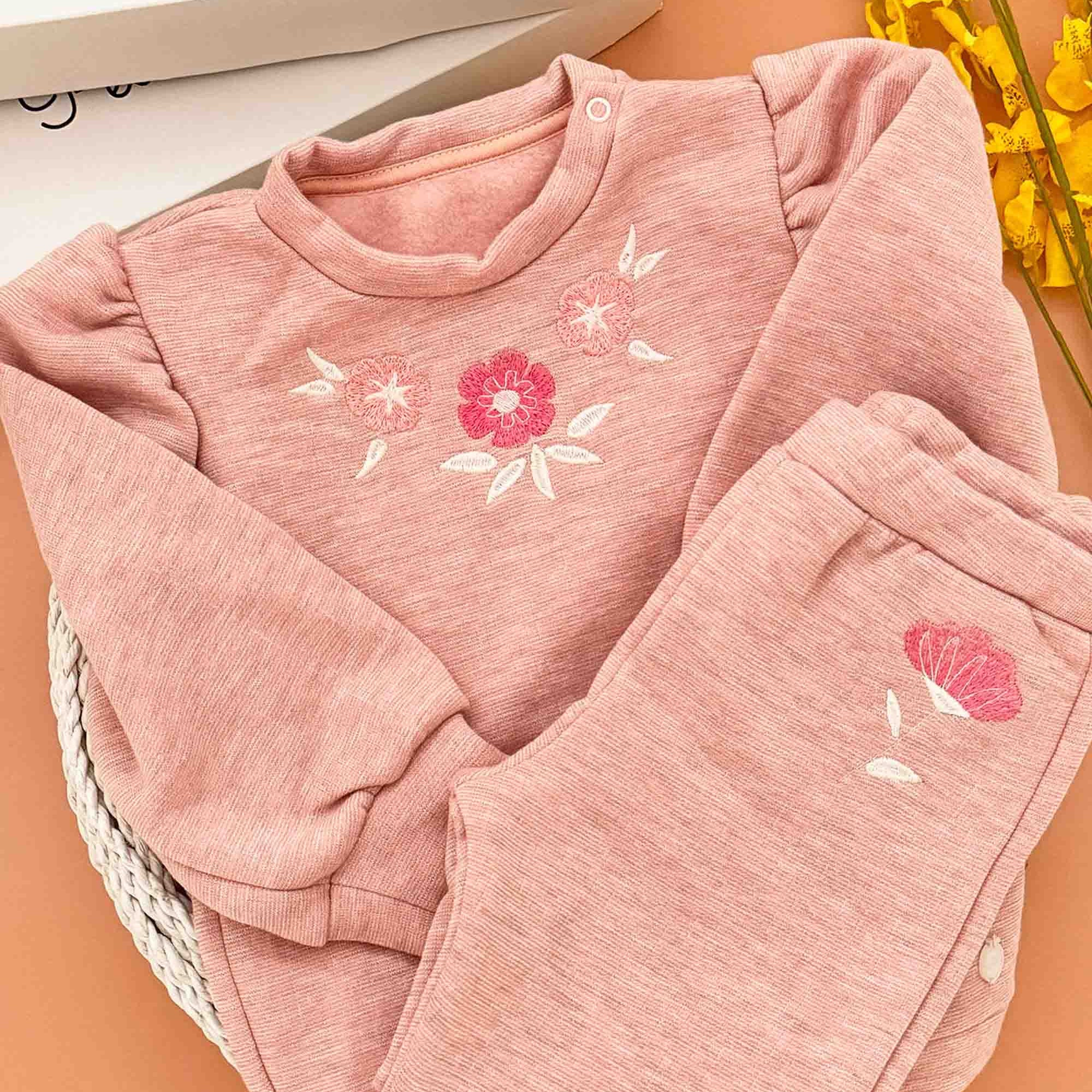 Conjunto Infantil Calça e Blusa de Moletom Pelúcido Bordado Floral — foto 1