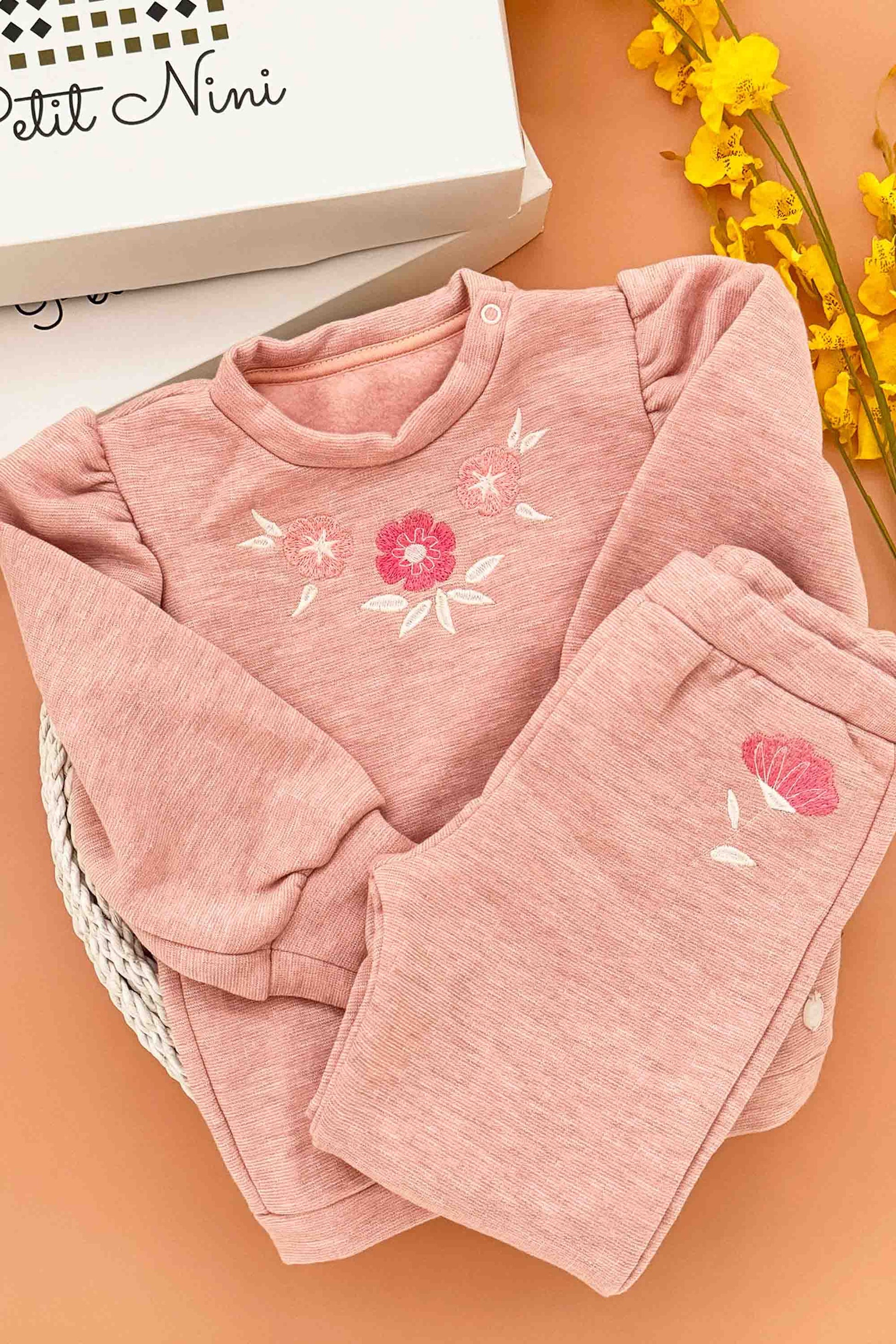 Conjunto Infantil Calça e Blusa de Moletom Pelúcido Bordado Floral — foto 1