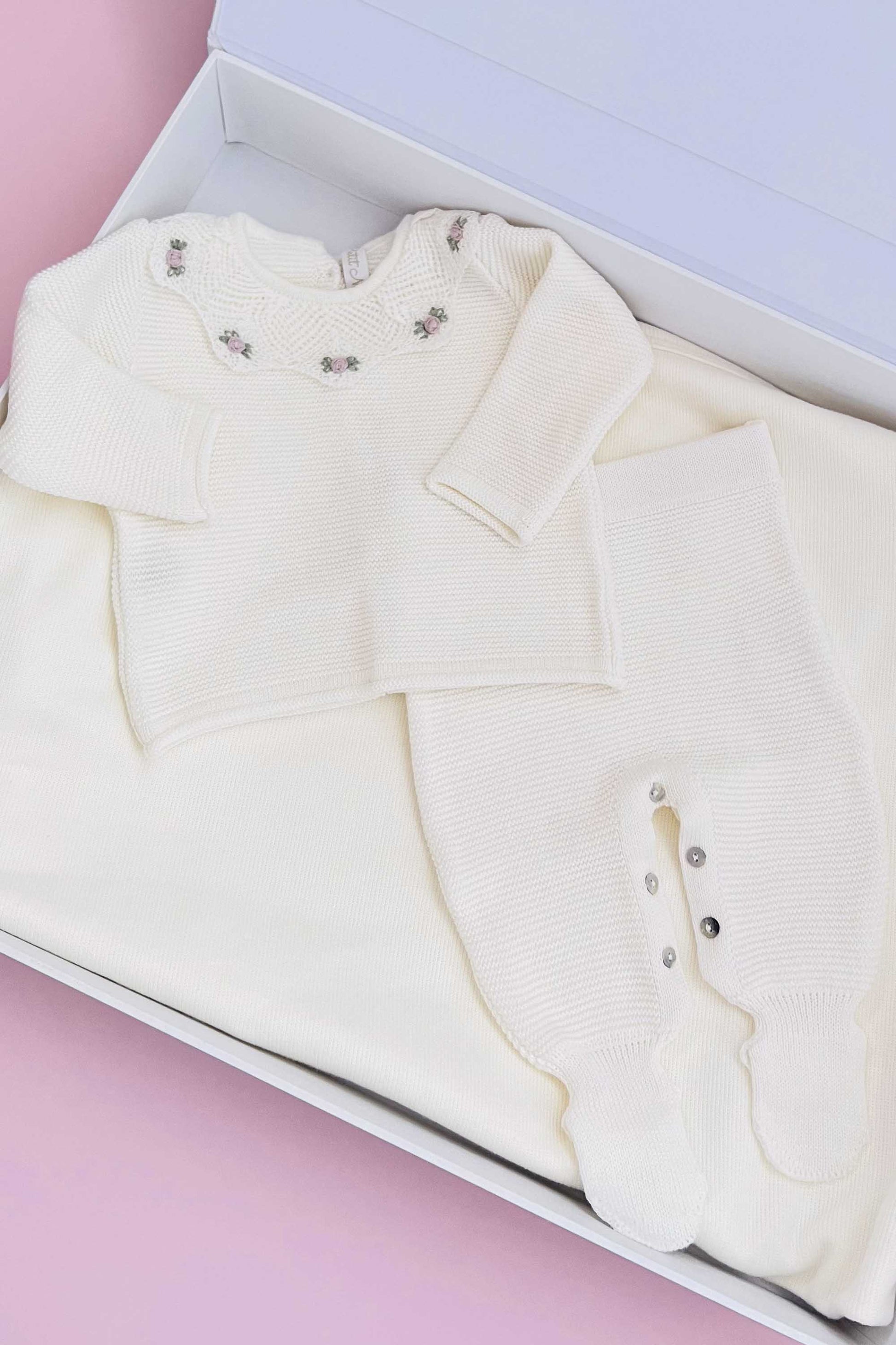 Conjunto Maternidade Blusa e Calça Tricô Bordado Rococó Giulia Off White — foto 2