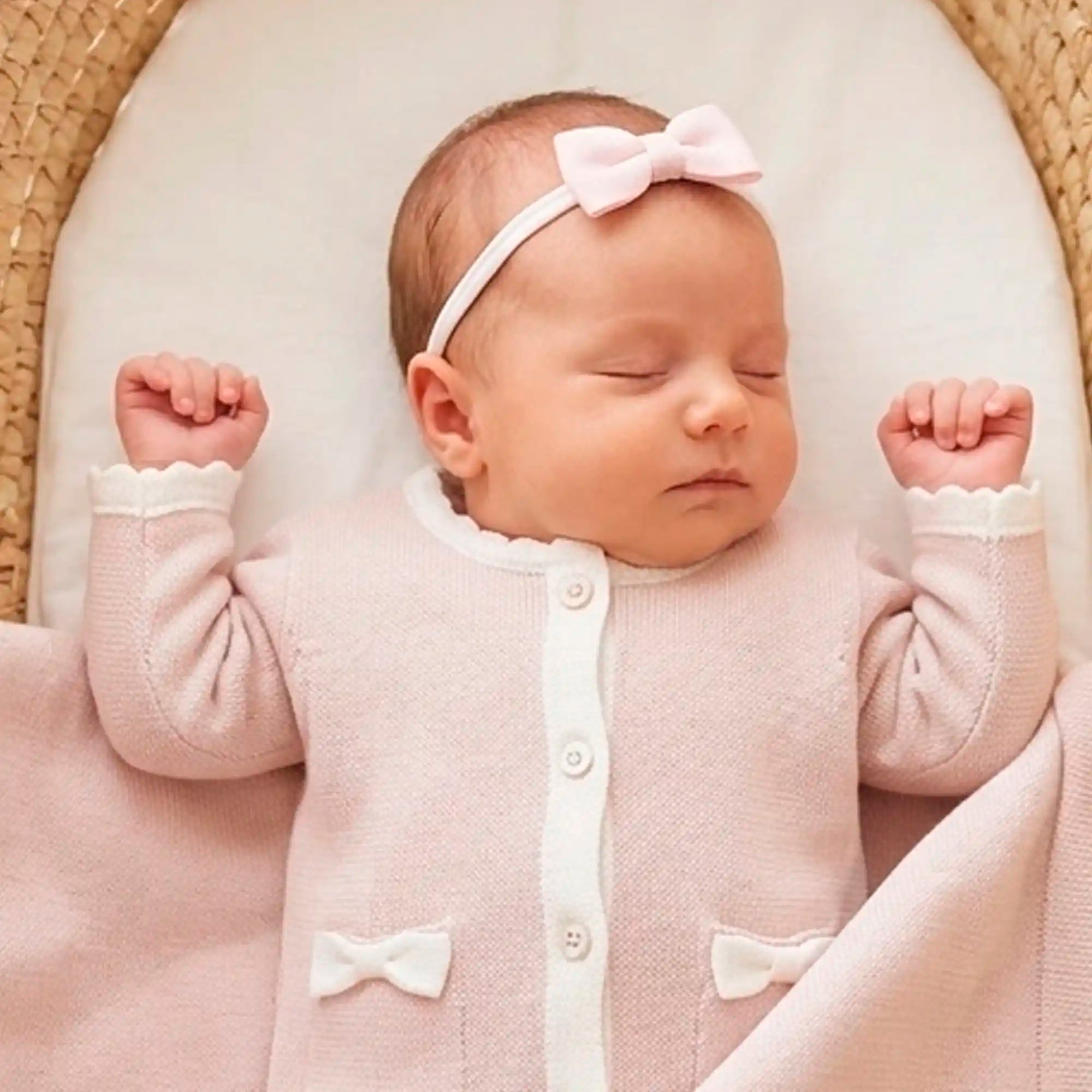 Conjunto Maternidade 3 peças Jardineira Cardigan e Manta Gabbrielle Rosa — foto 3
