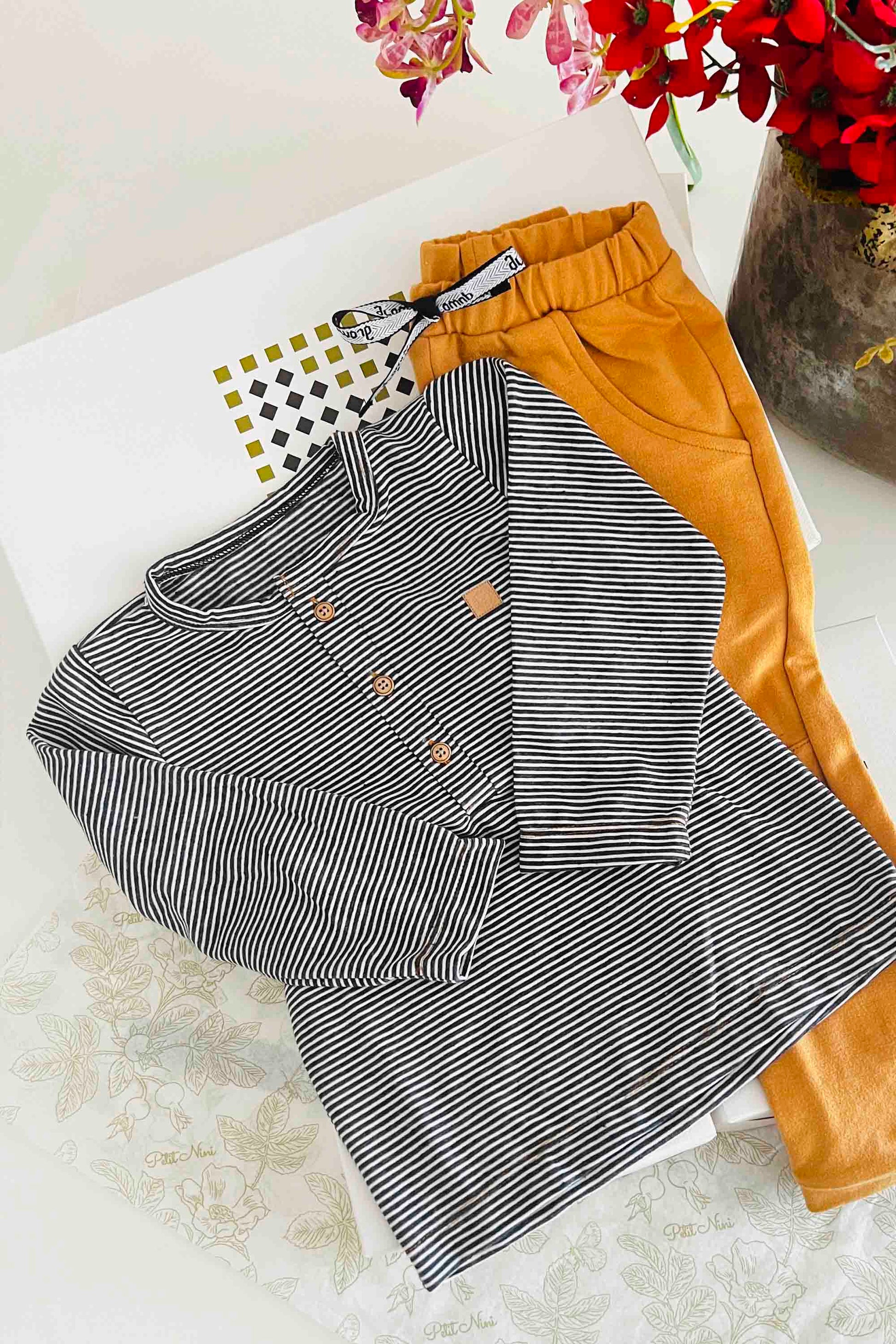 Conjunto Infantil para Menino Calça Moletom e Blusa Listrada — foto 4