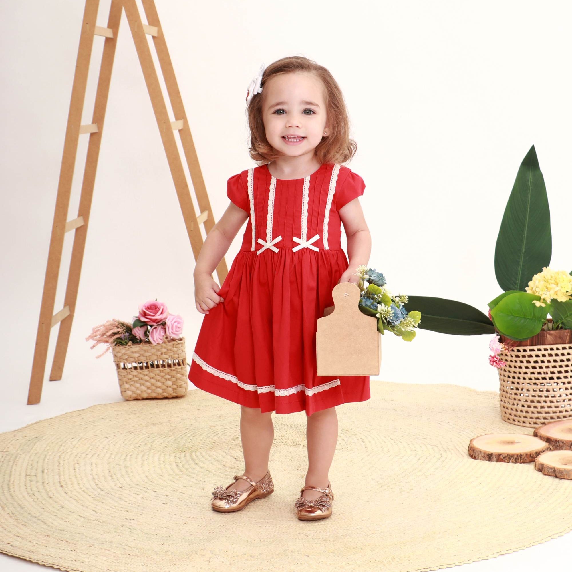 Vestido Infantil Letizia em Fustão com Renda e Nervuras Vermelho — foto 1