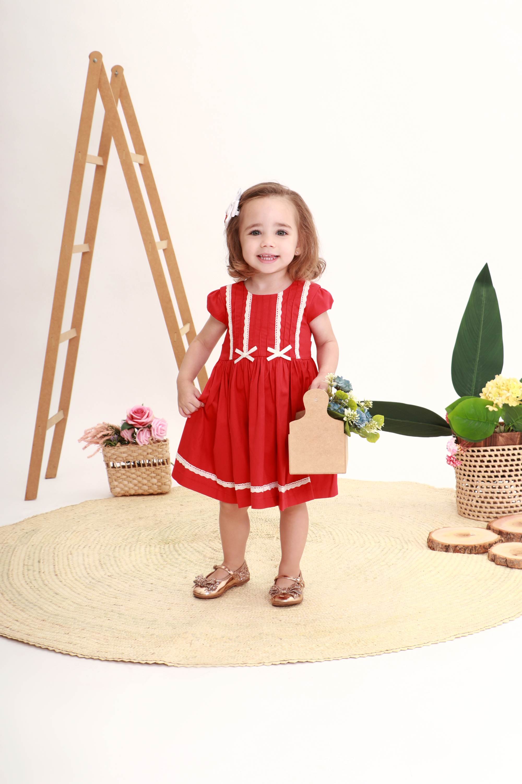 Vestido Infantil Letizia em Fustão com Renda e Nervuras Vermelho — foto 1