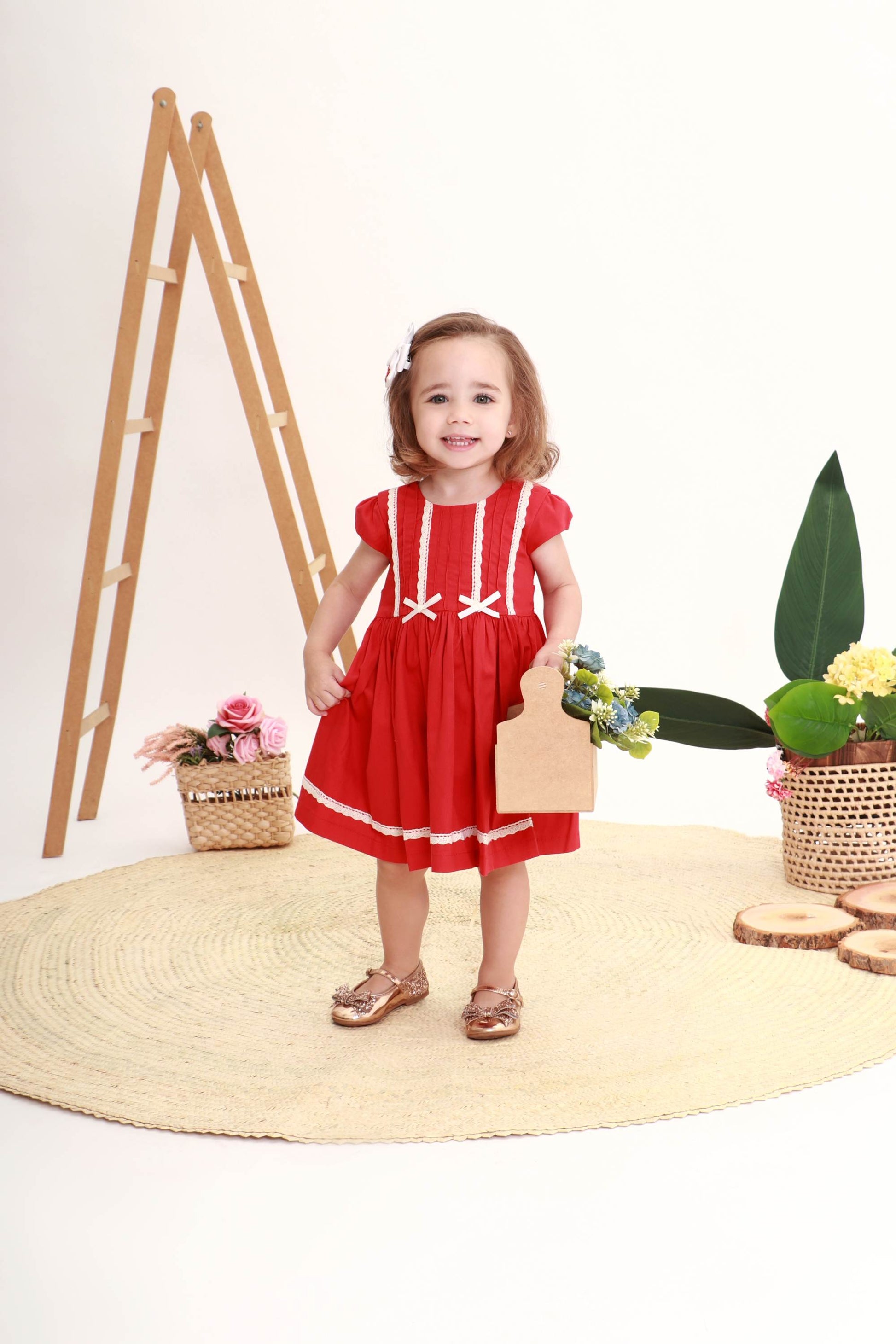 Vestido Infantil Letizia em Fustão com Renda e Nervuras Vermelho — foto 1