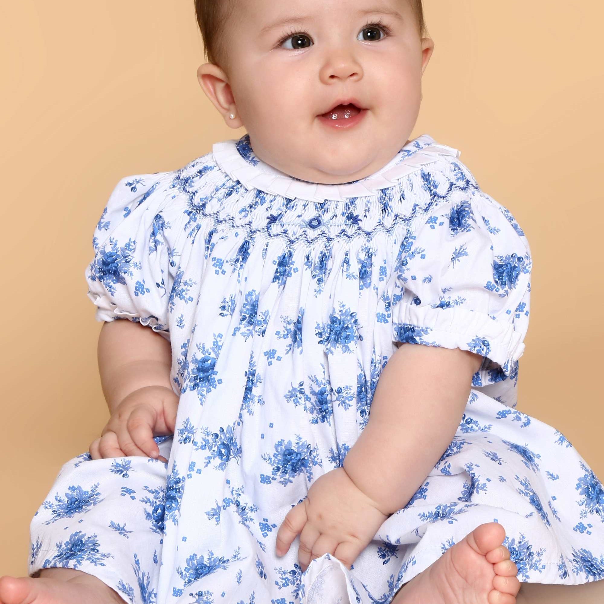 Vestido Russinho Casinha de Abelha e Estampa Azul Floral Bata e Shorts — foto 1