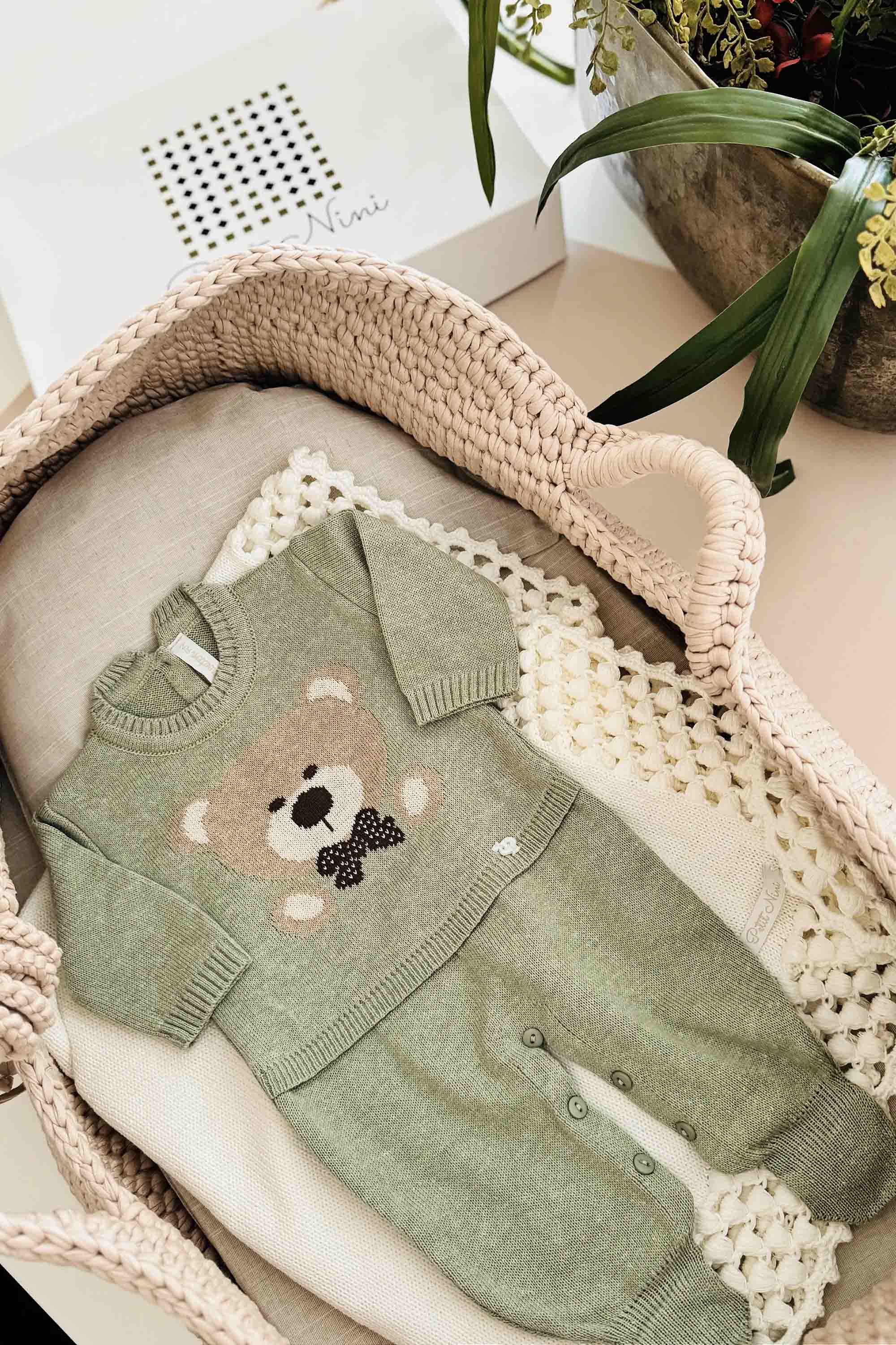 Macacão Bebê em Tricô Verde Estampa Urso Maternidade — foto 2